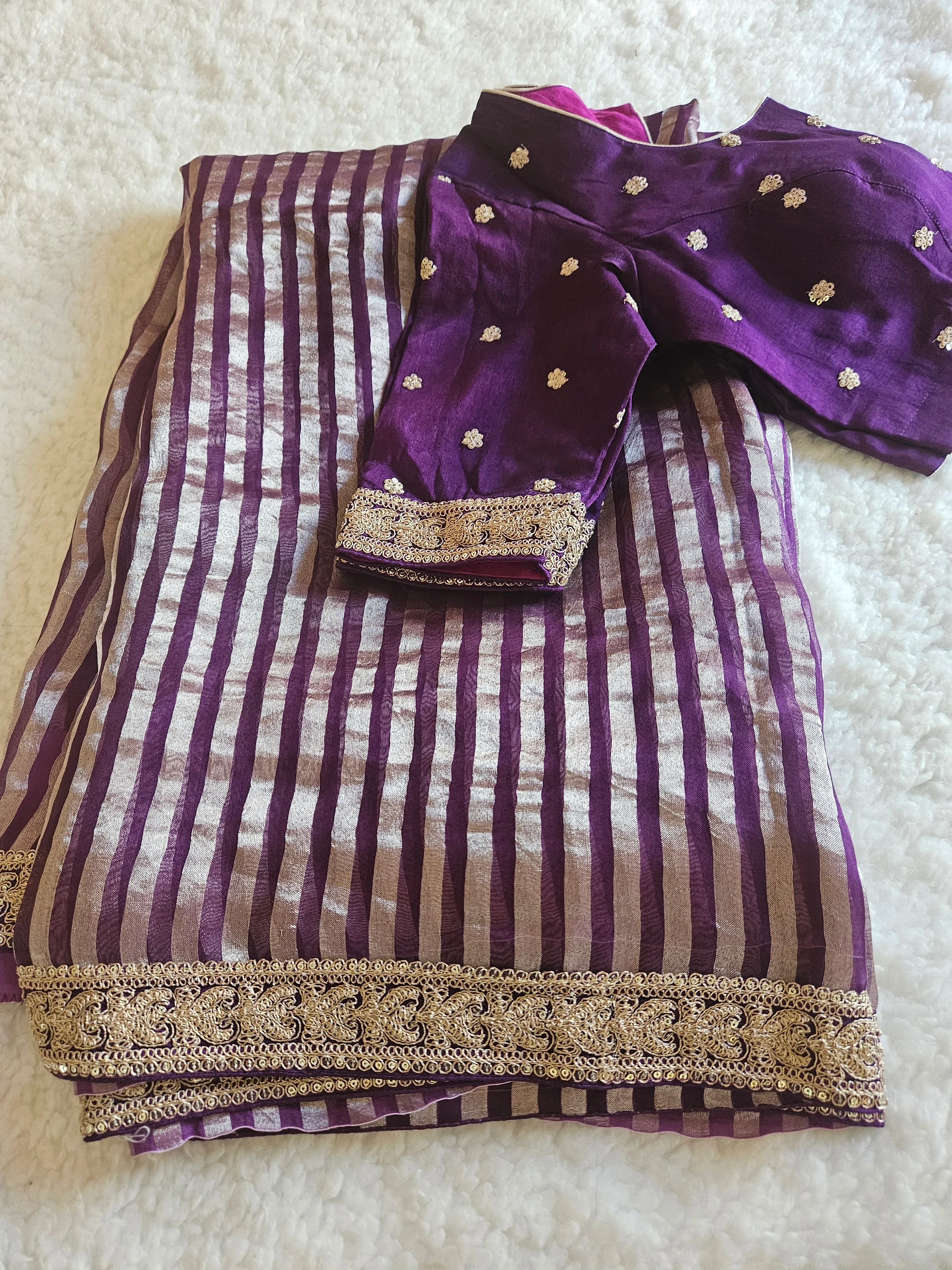 Handwoven Pure Banarasi Tissue Silk Saree with Golden Zari Motifs - Image 2