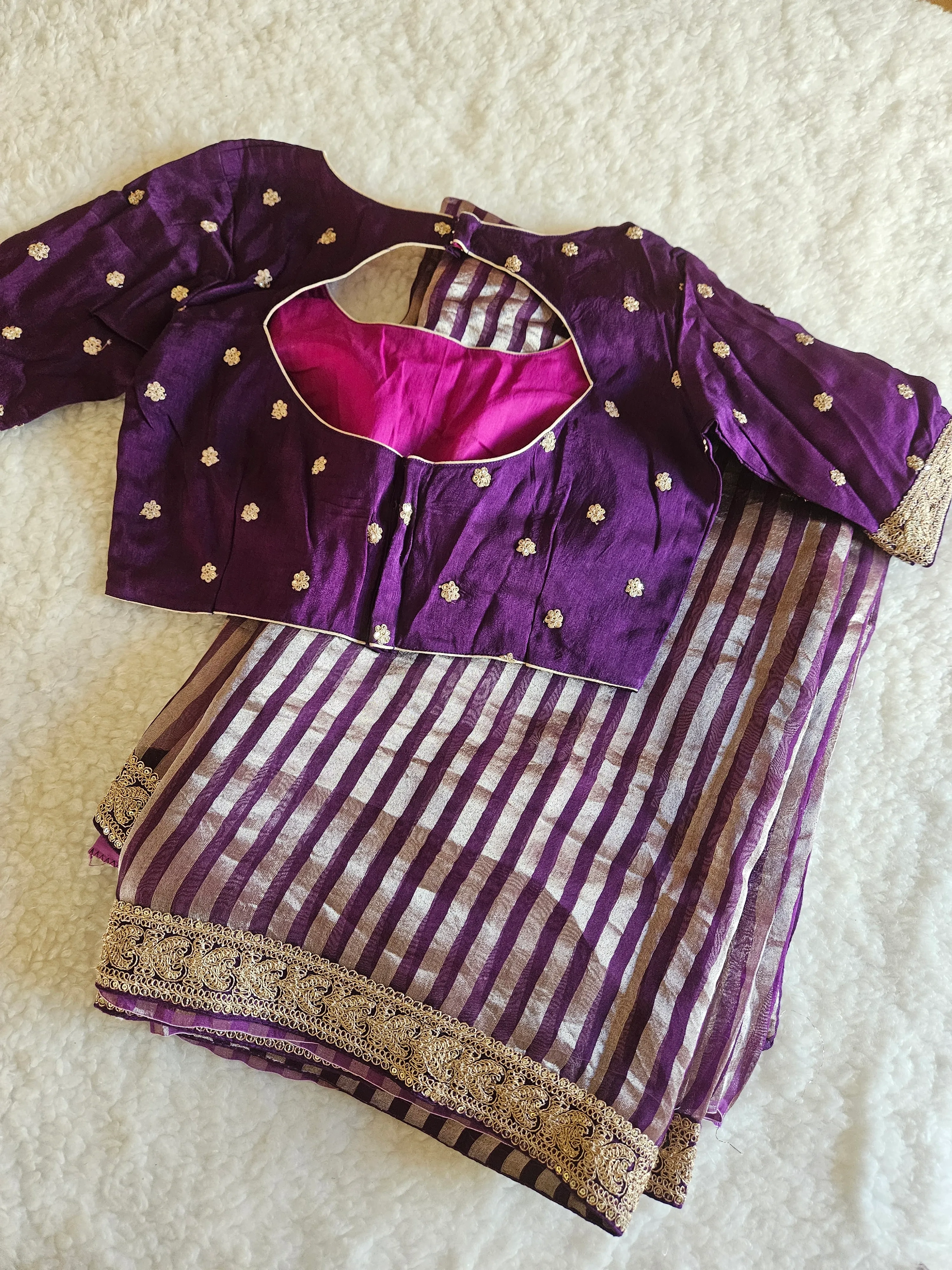 Handwoven Pure Banarasi Tissue Silk Saree with Golden Zari Motifs - Image 3
