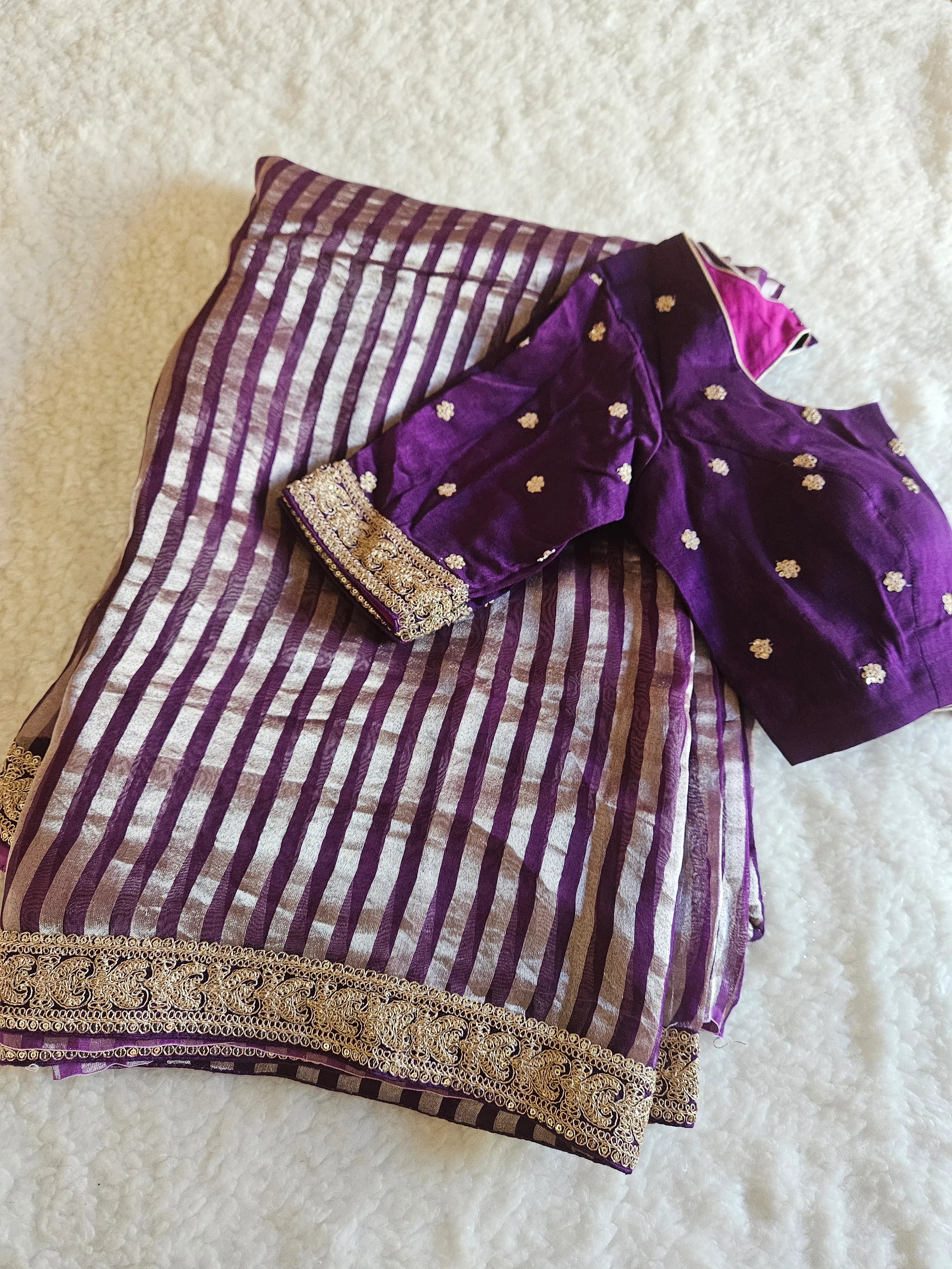 Handwoven Pure Banarasi Tissue Silk Saree with Golden Zari Motifs - Image 4