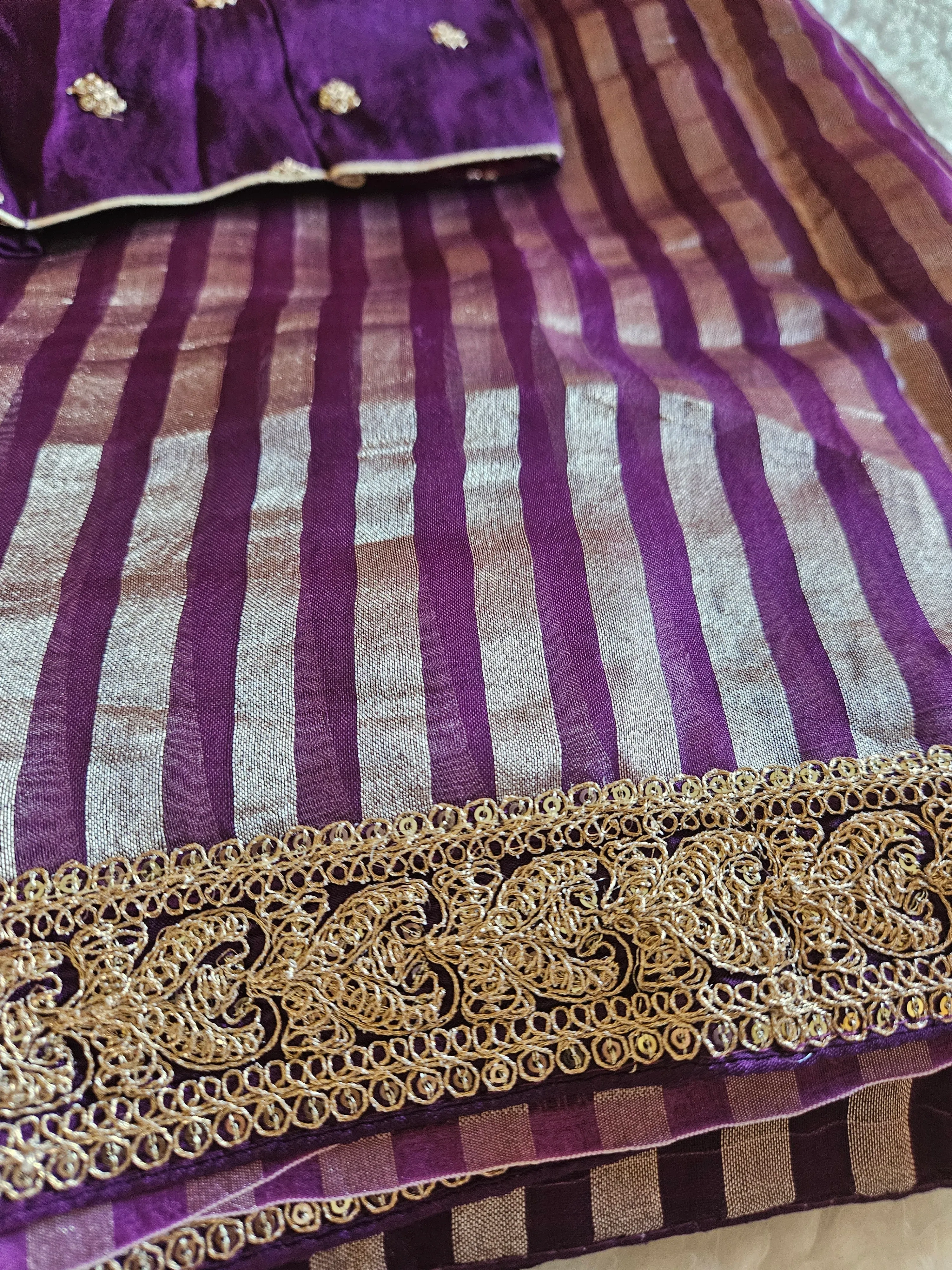 Handwoven Pure Banarasi Tissue Silk Saree with Golden Zari Motifs - Image 5