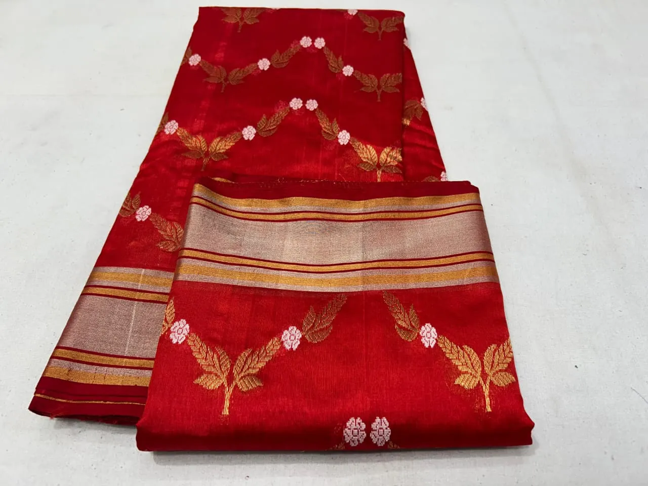 Handwoven Chanderi Silk Saree with Golden Zari – Festive Elegance - ethnic Indian fashion from Swathi Design