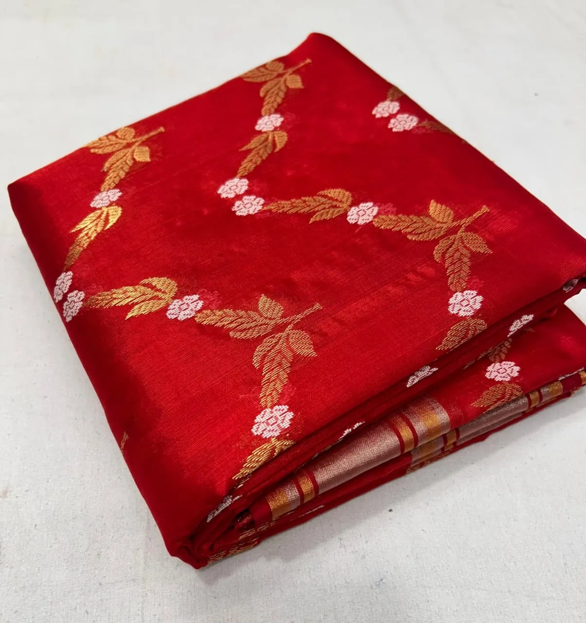 Handwoven Chanderi Silk Saree with Golden Zari – Festive Elegance - Image 4