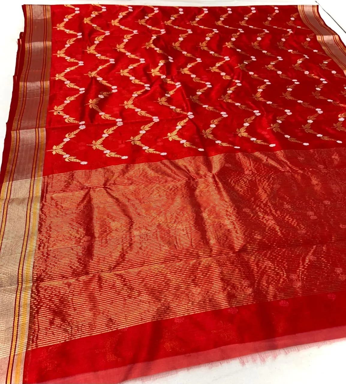 Handwoven Chanderi Silk Saree with Golden Zari – Festive Elegance - Image 5