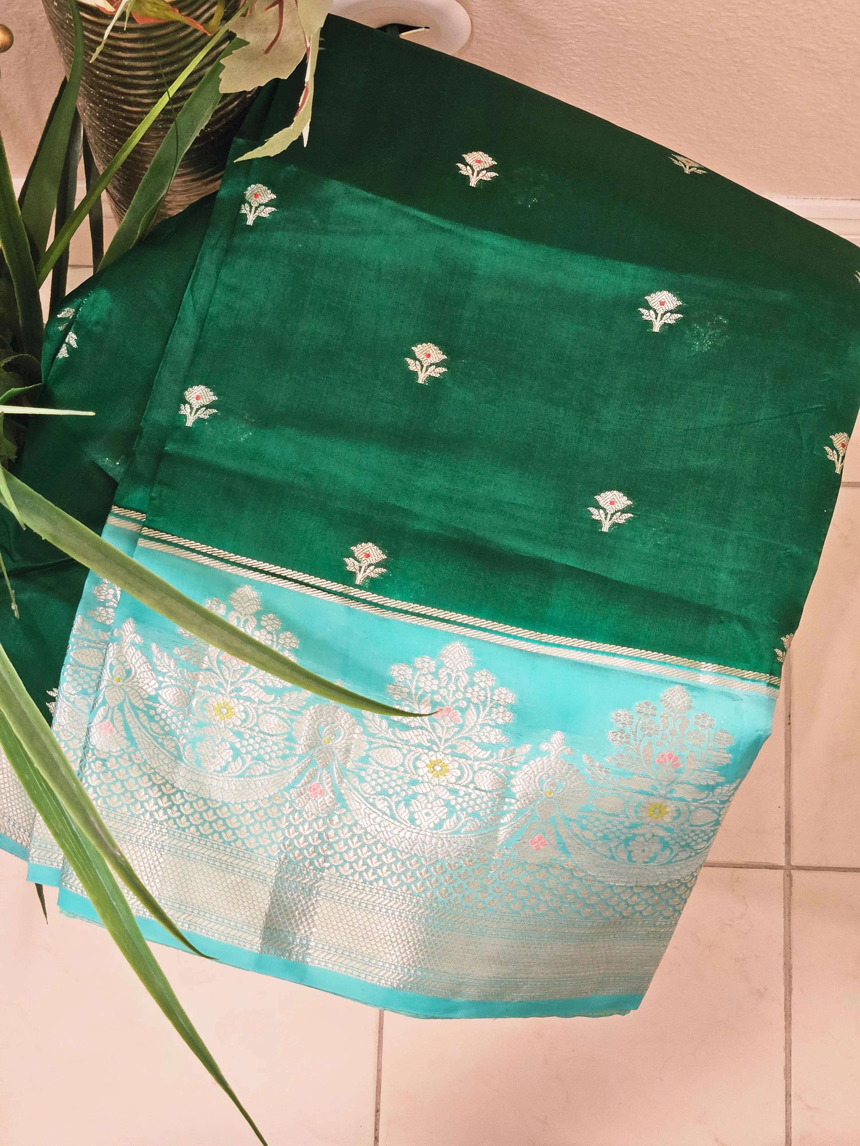 Exquisite Handwoven Pure Raw Mango Silk Saree - Luxe Indian Heritage - Image 3
