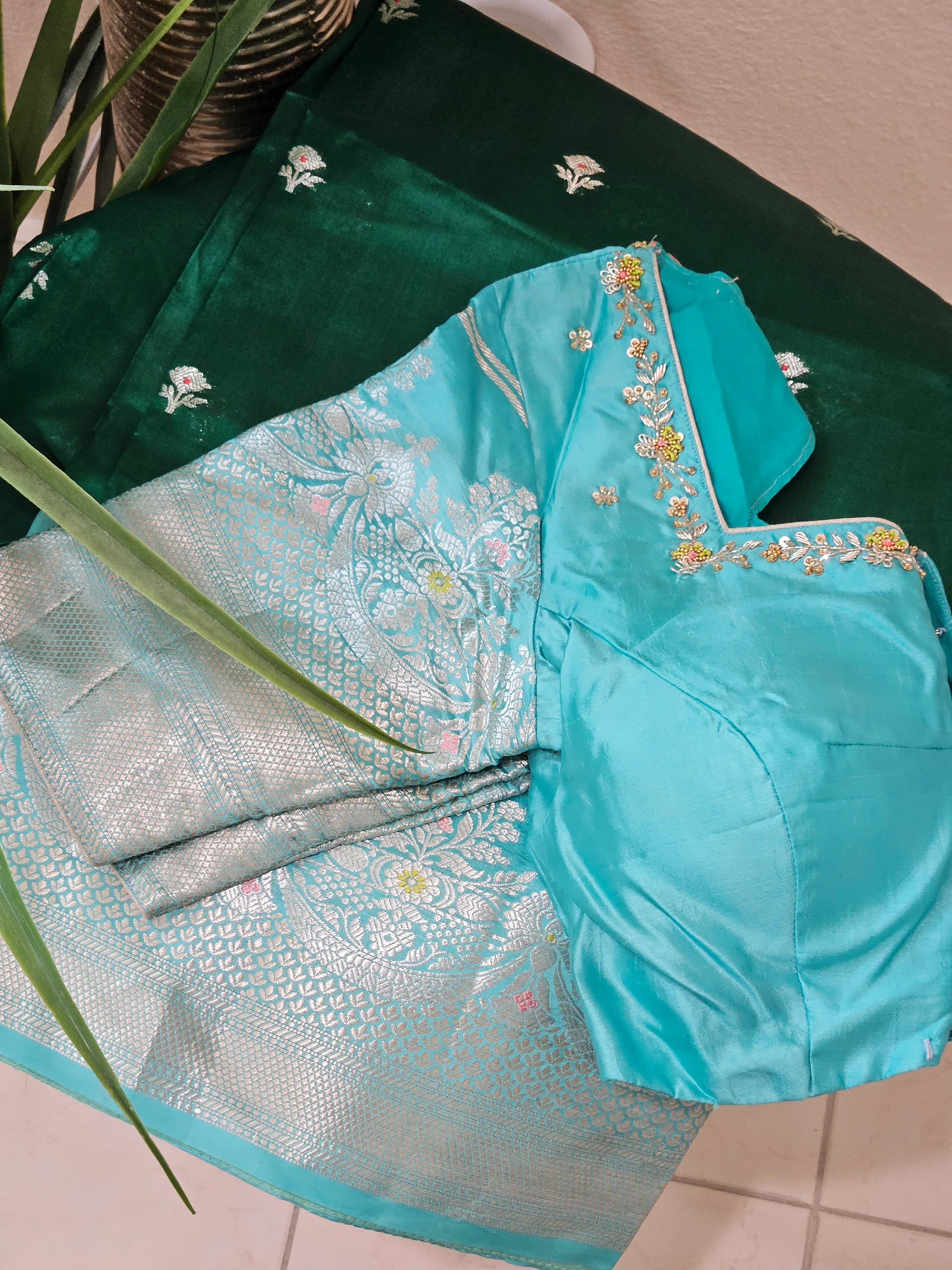 Exquisite Handwoven Pure Raw Mango Silk Saree - Luxe Indian Heritage - Image 4