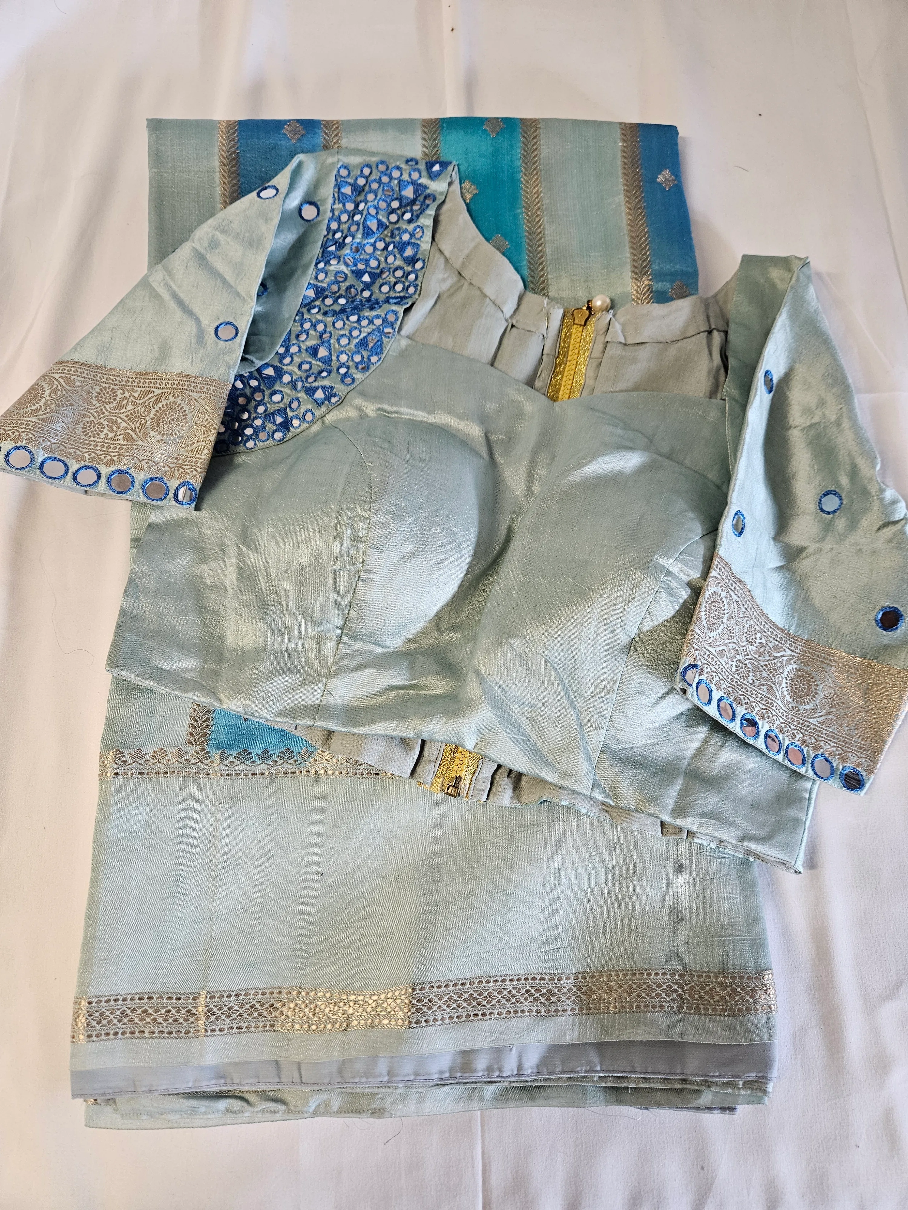 Handcrafted Pure Raw Mango Silk Wedding Saree - Image 2