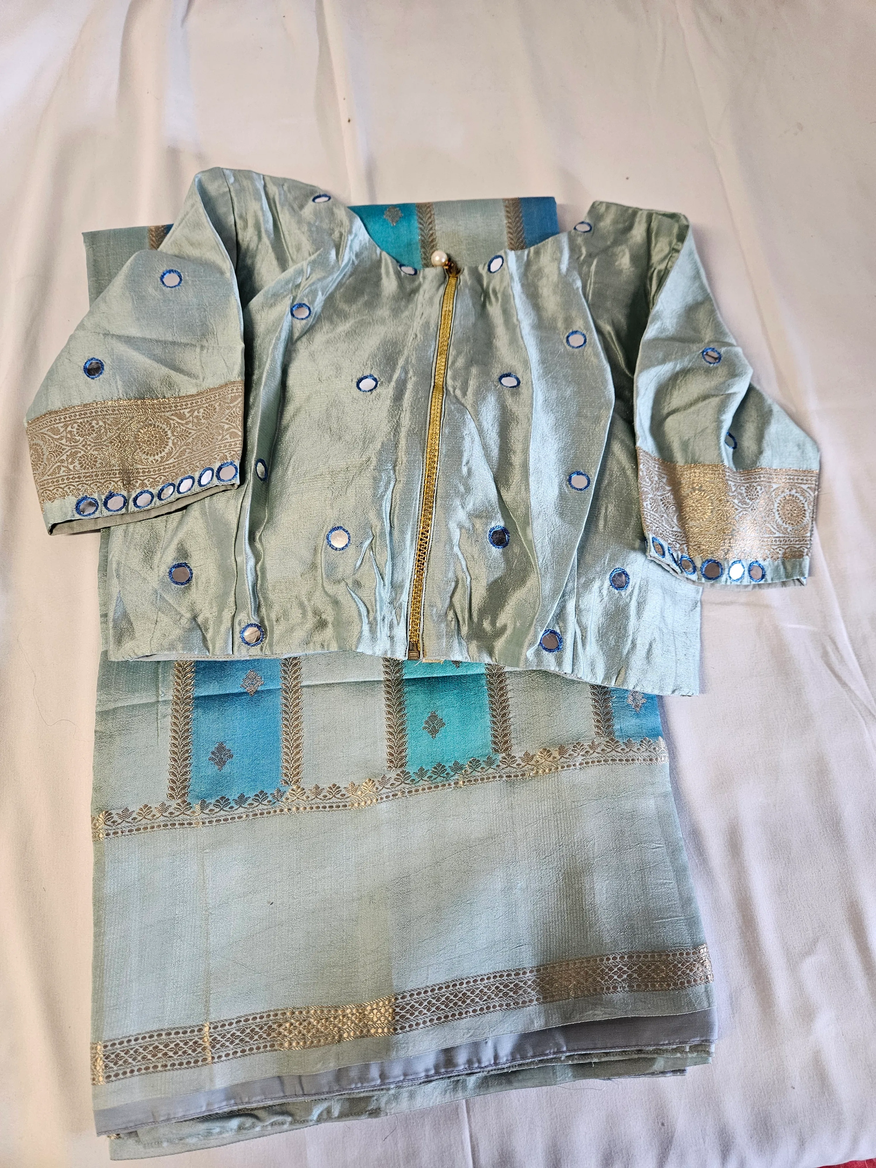 Handcrafted Pure Raw Mango Silk Wedding Saree - Image 4