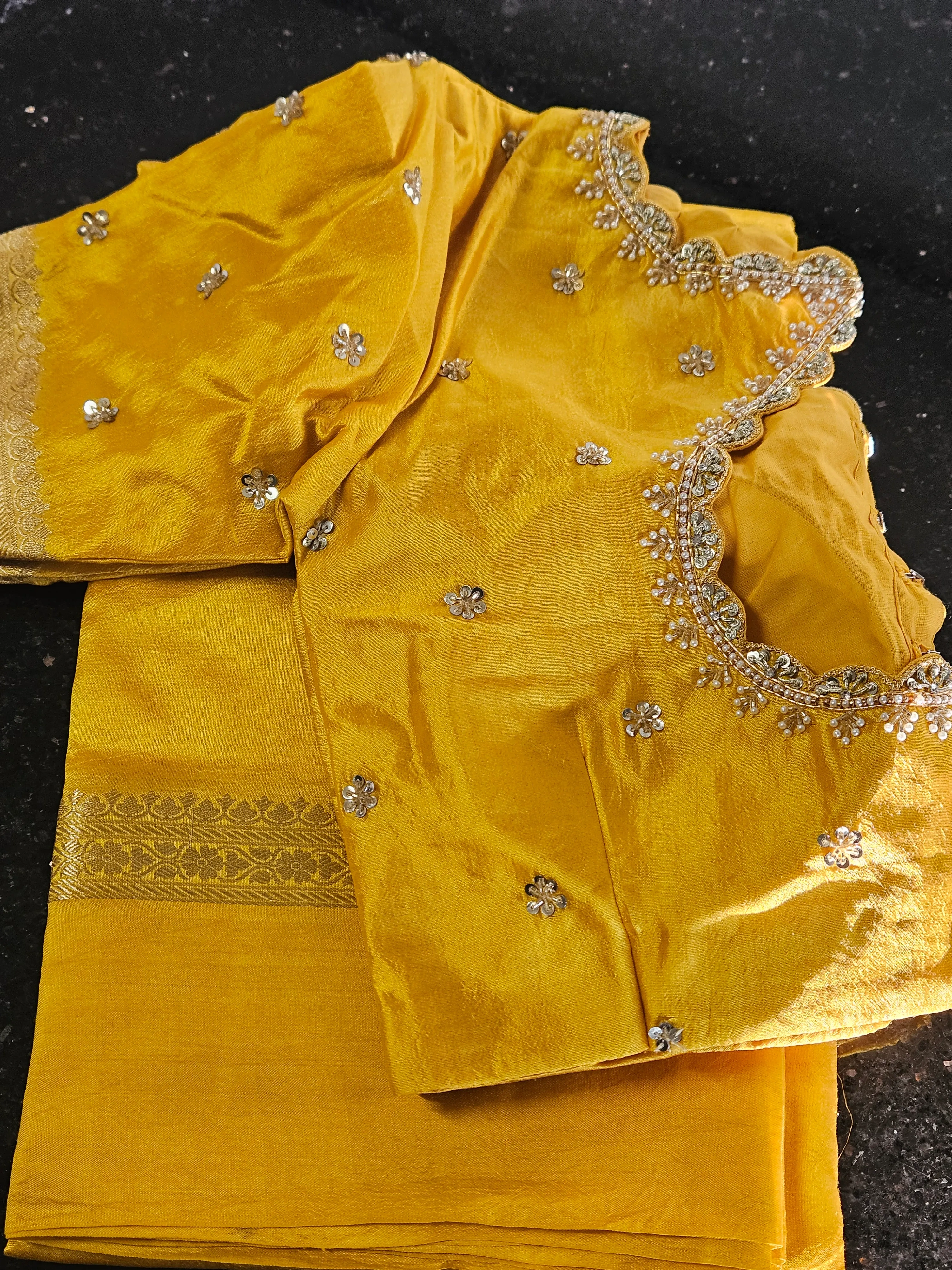 Luxurious Pure Raw Mango Silk Saree with Intricate Craftsmanship - Image 2