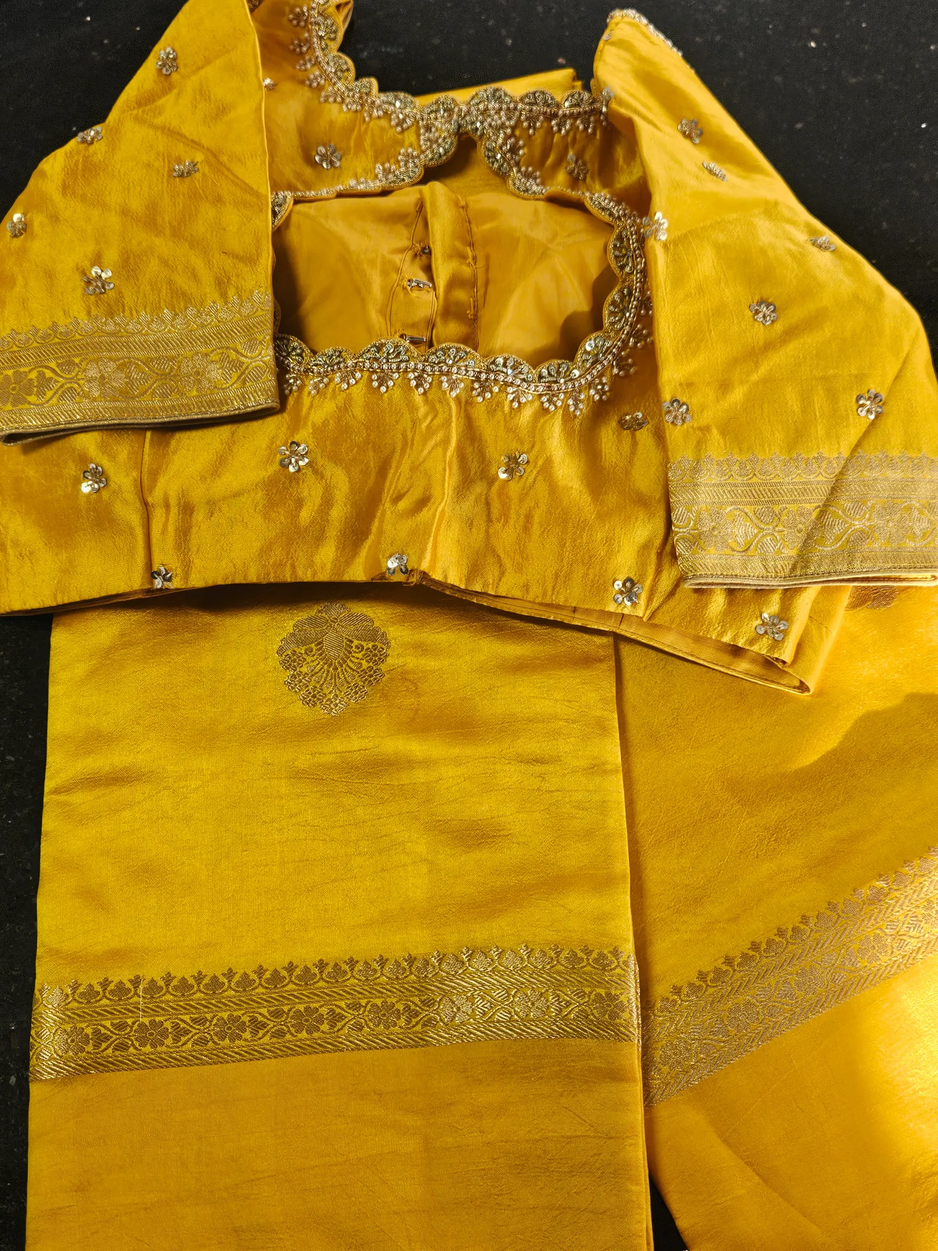 Elegant Pure Raw Mango Silk Saree – Traditional Luxury for Special Occasions - product image