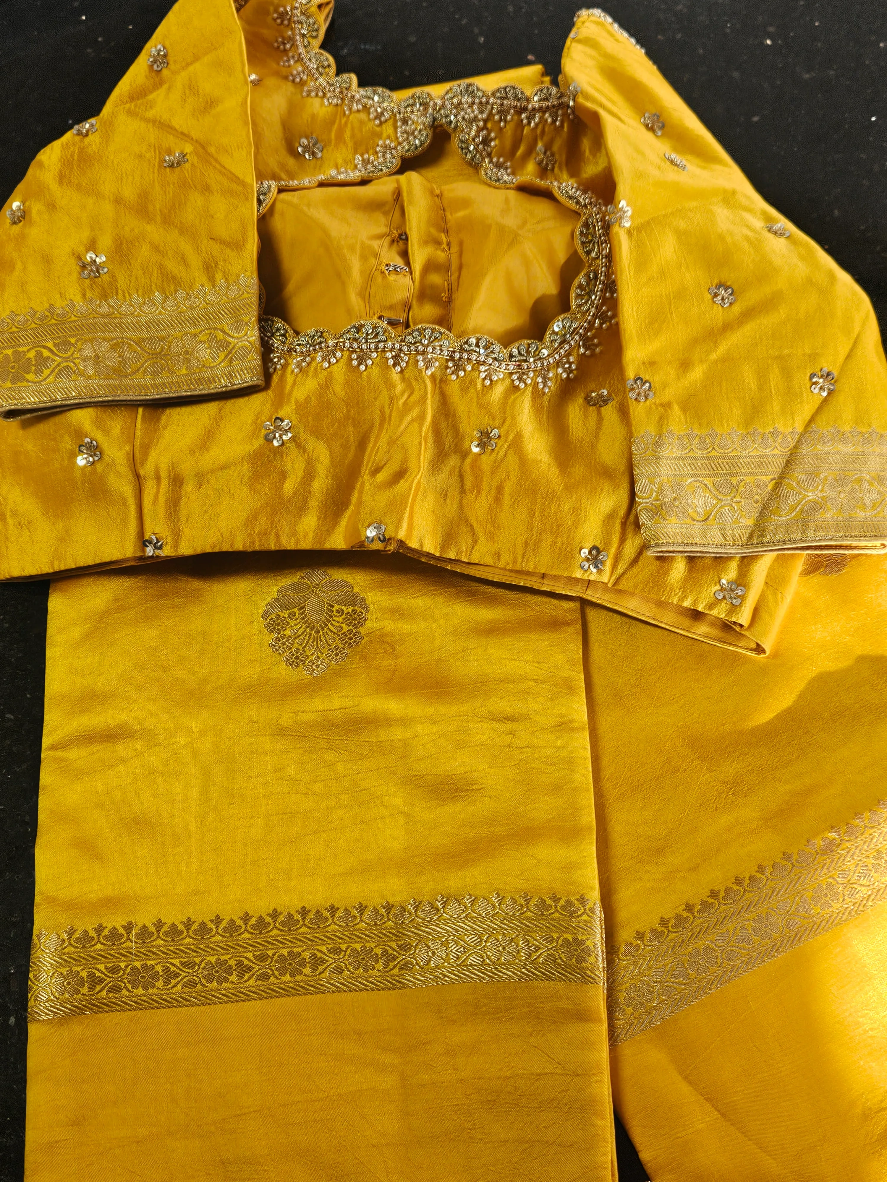 Luxurious Pure Raw Mango Silk Saree with Intricate Craftsmanship - Image 3