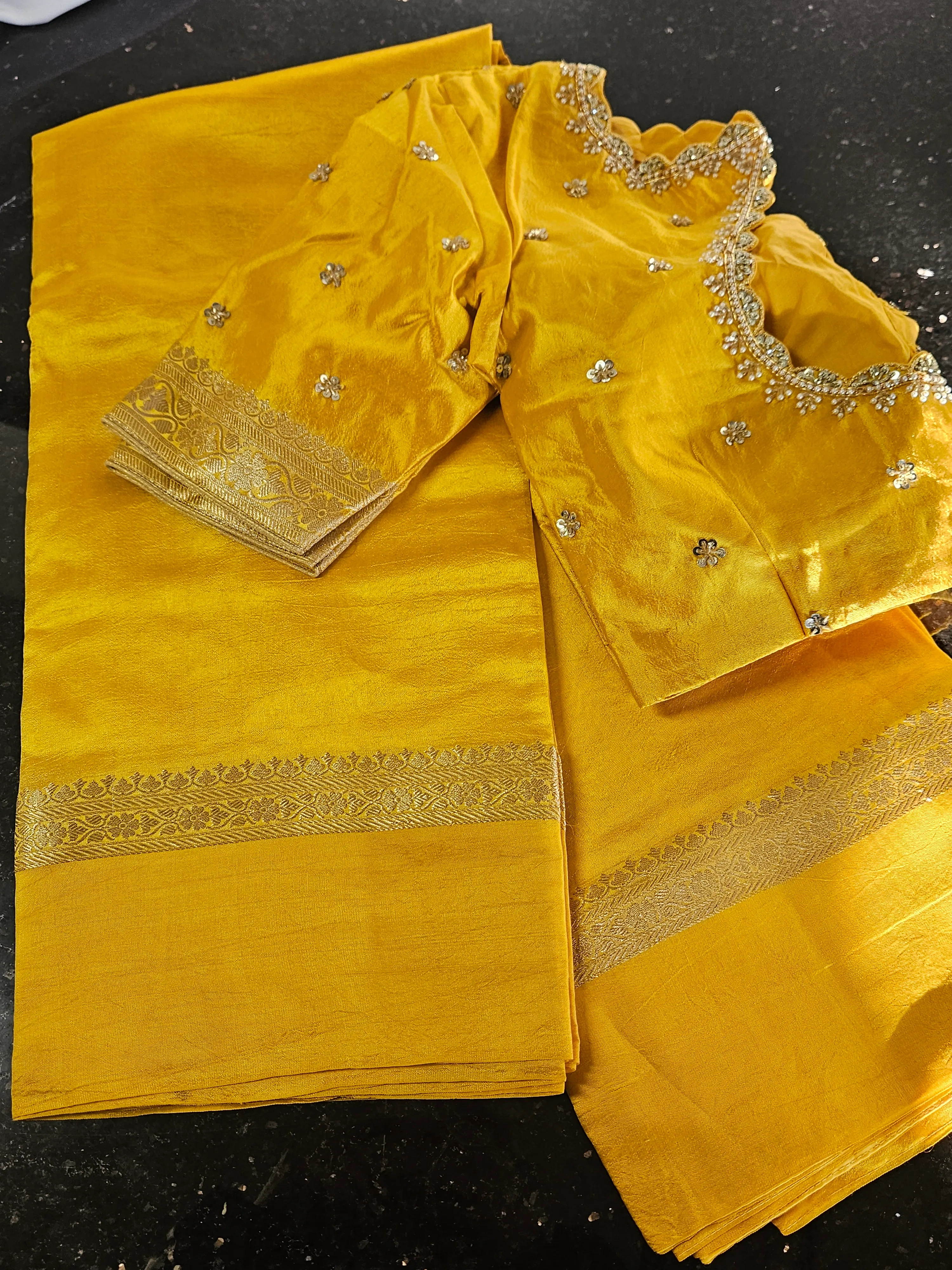 Luxurious Pure Raw Mango Silk Saree with Intricate Craftsmanship - Image 4