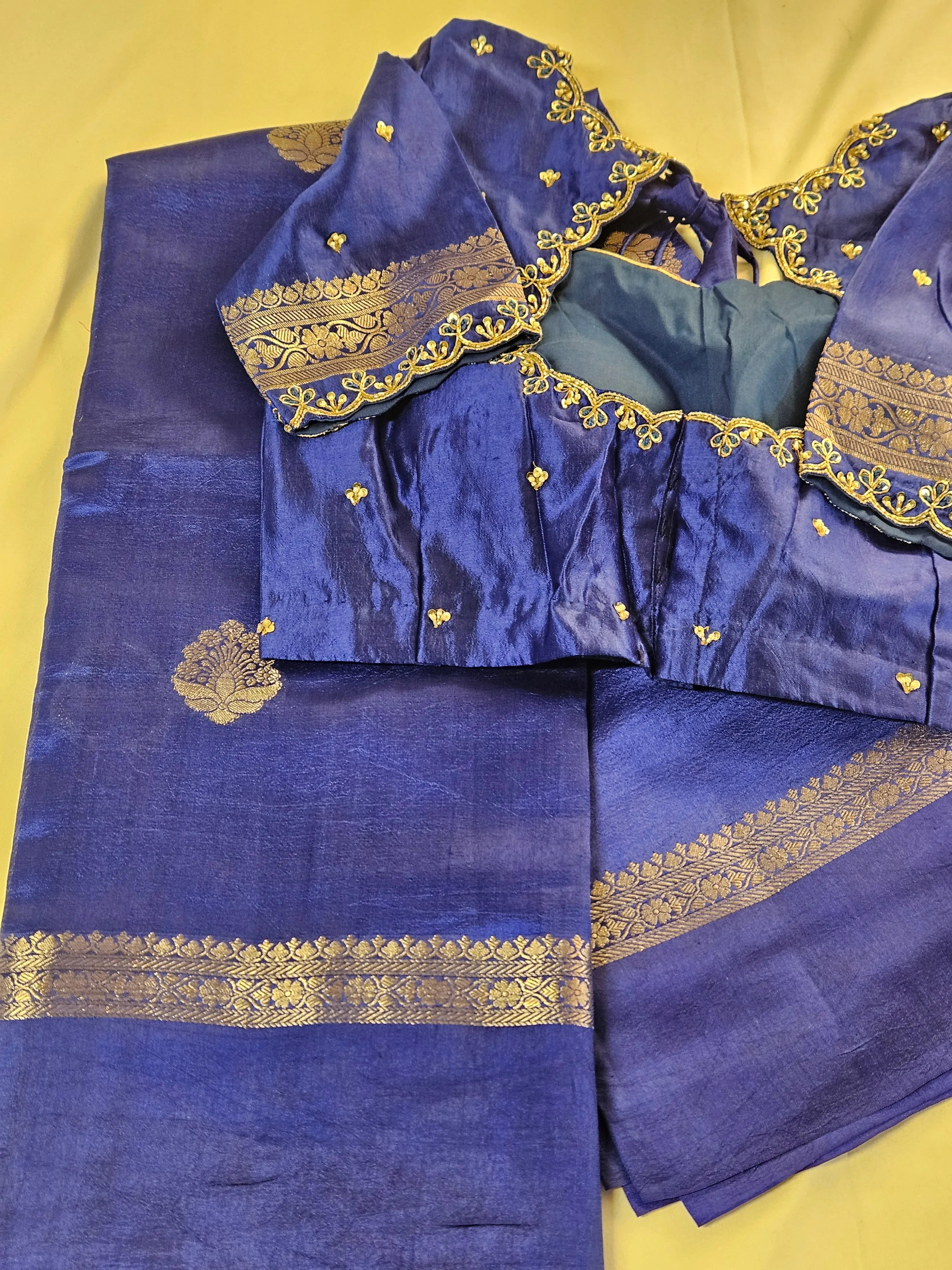 Handwoven Raw Mango Silk Saree for Weddings & Festive Wear - Image 3