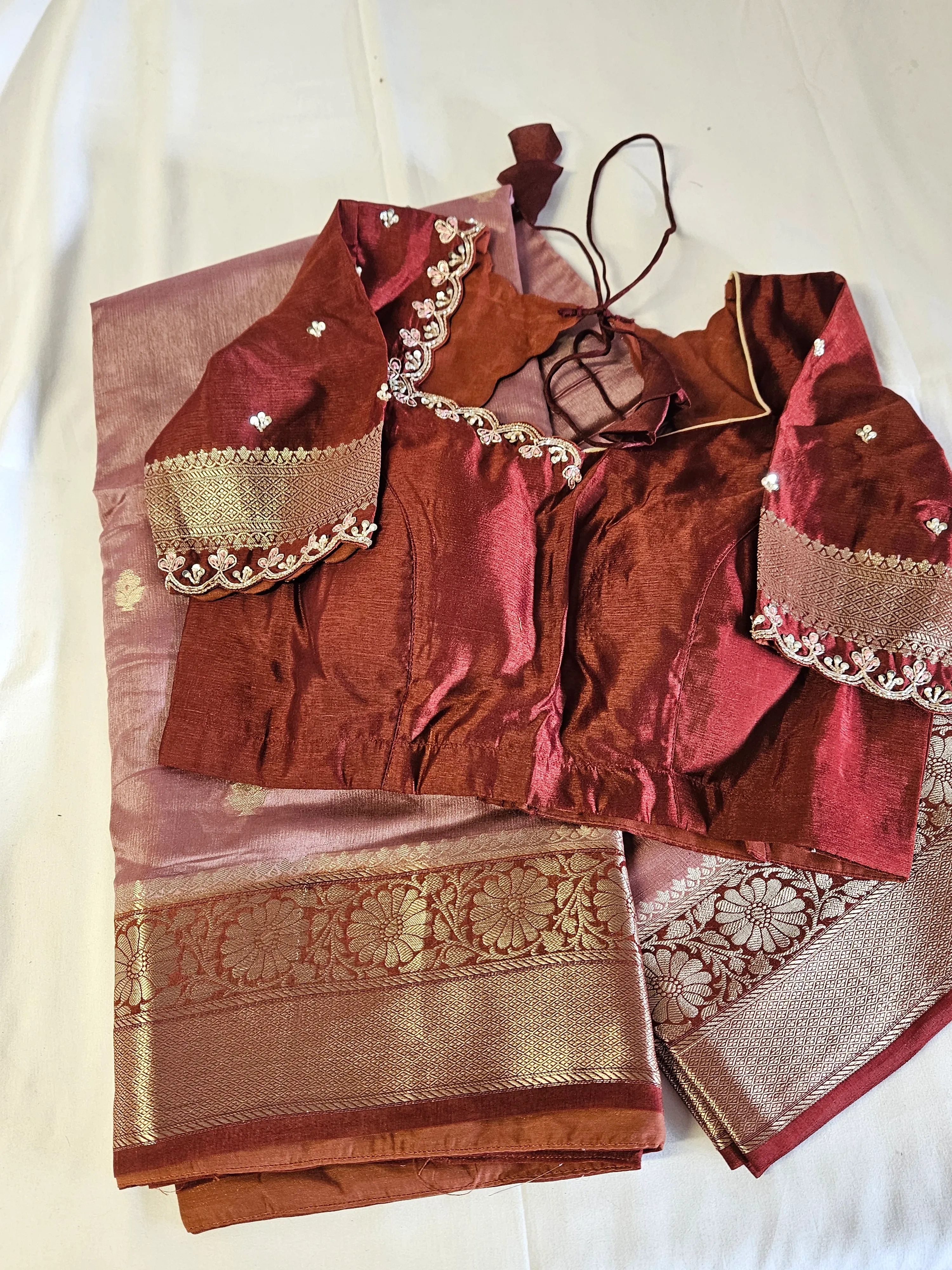 Handwoven Pure Raw Mango Silk Saree - Luxury Ethnic Wear - Image 4