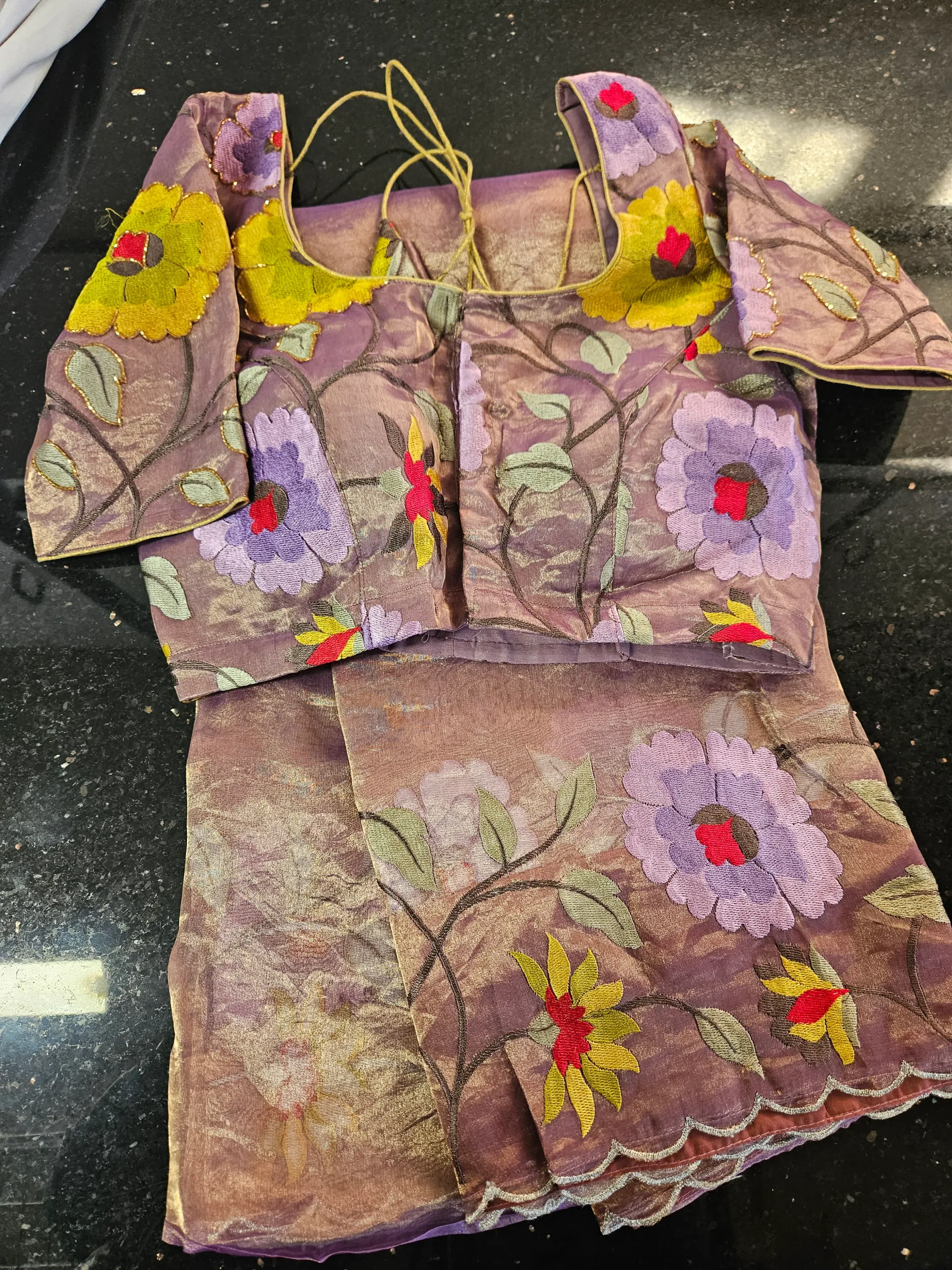 Exquisite Pure Banarasi Tissue Saree with Lustrous Golden Sheen - product image