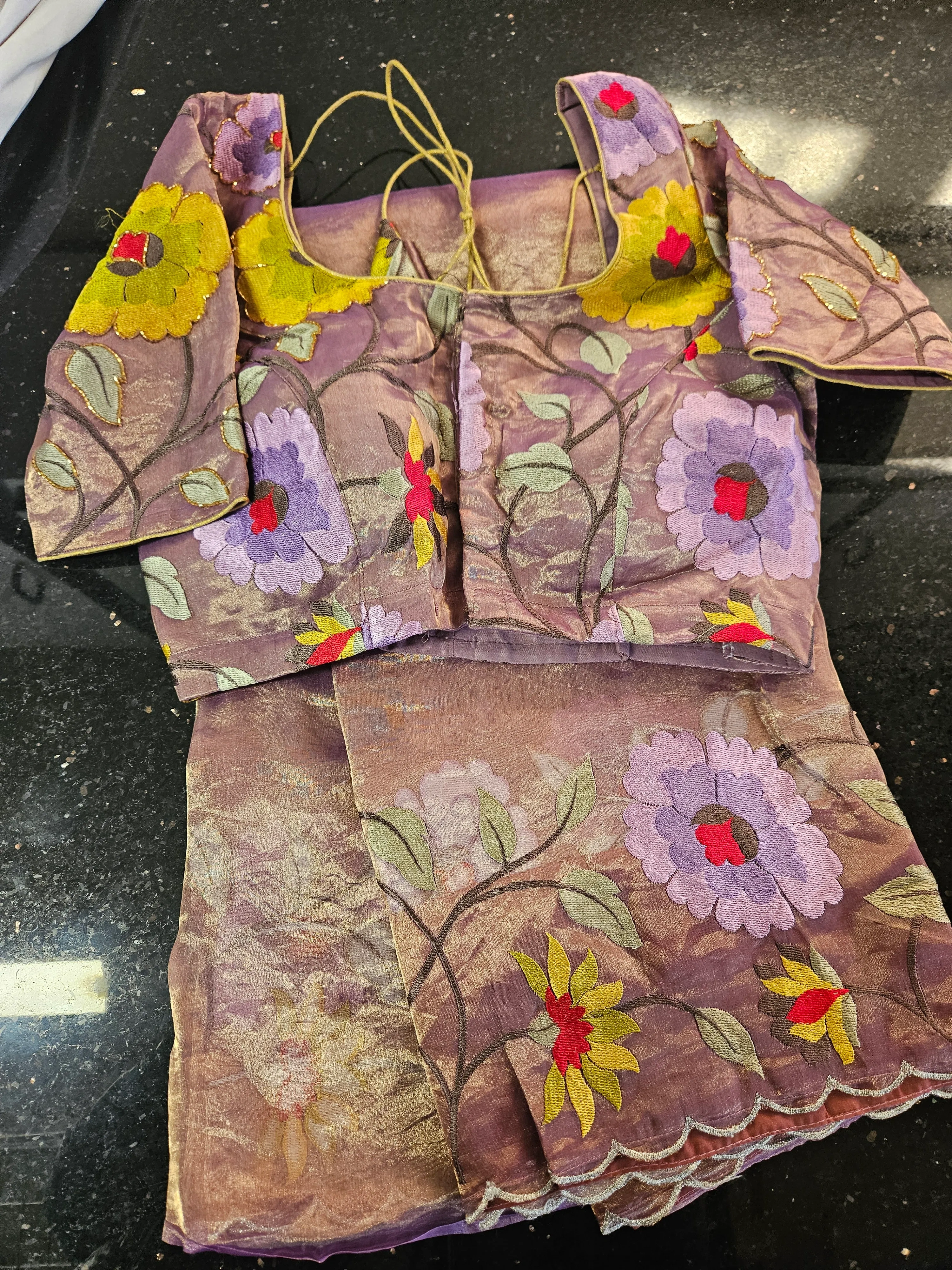 Pure Banarasi Tissue Saree with Golden Zari and Luxe Shimmer - Image 3