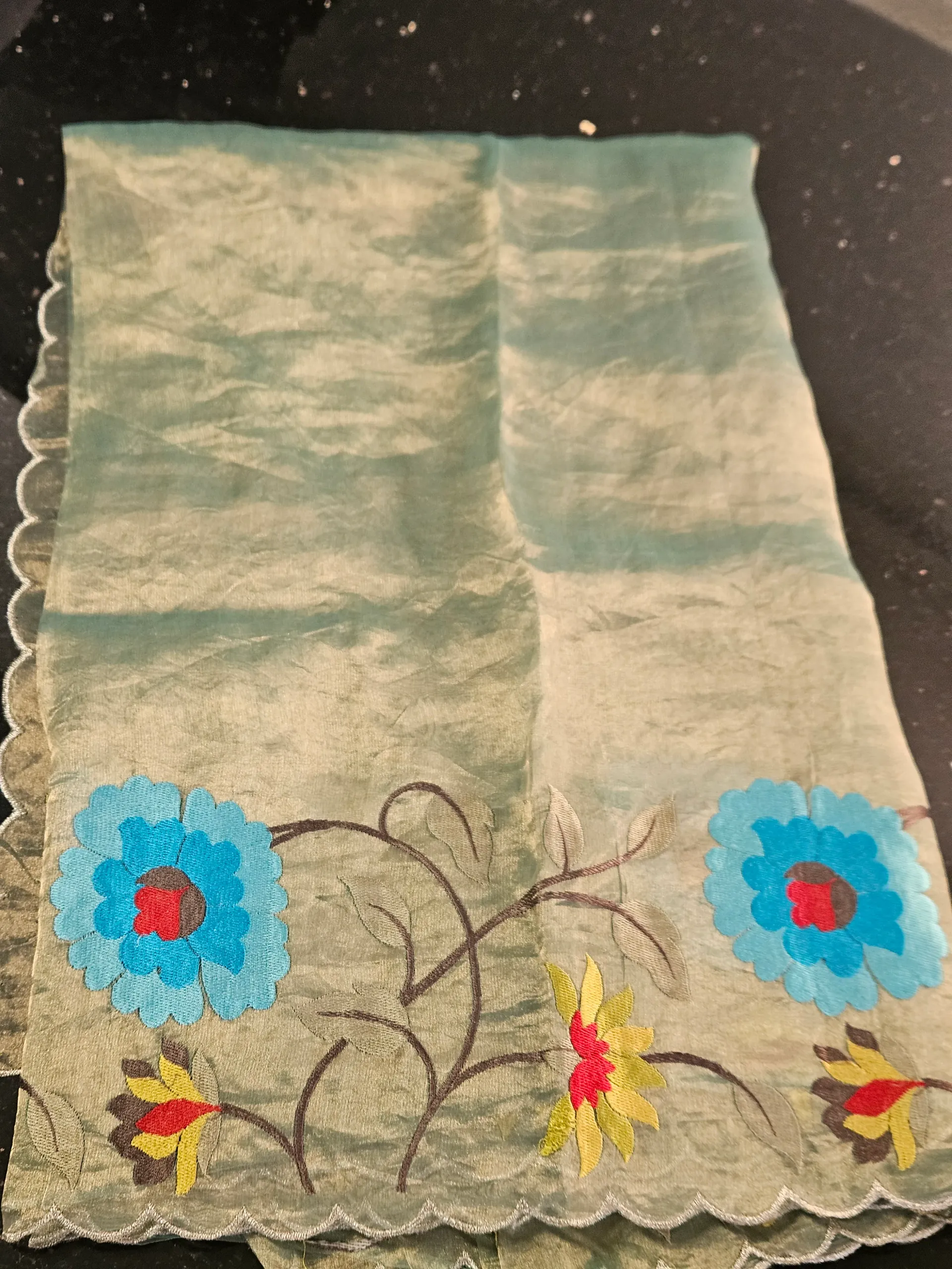 Luxurious Pure Banarasi Tissue Saree with Intricate Handwoven Details - product image