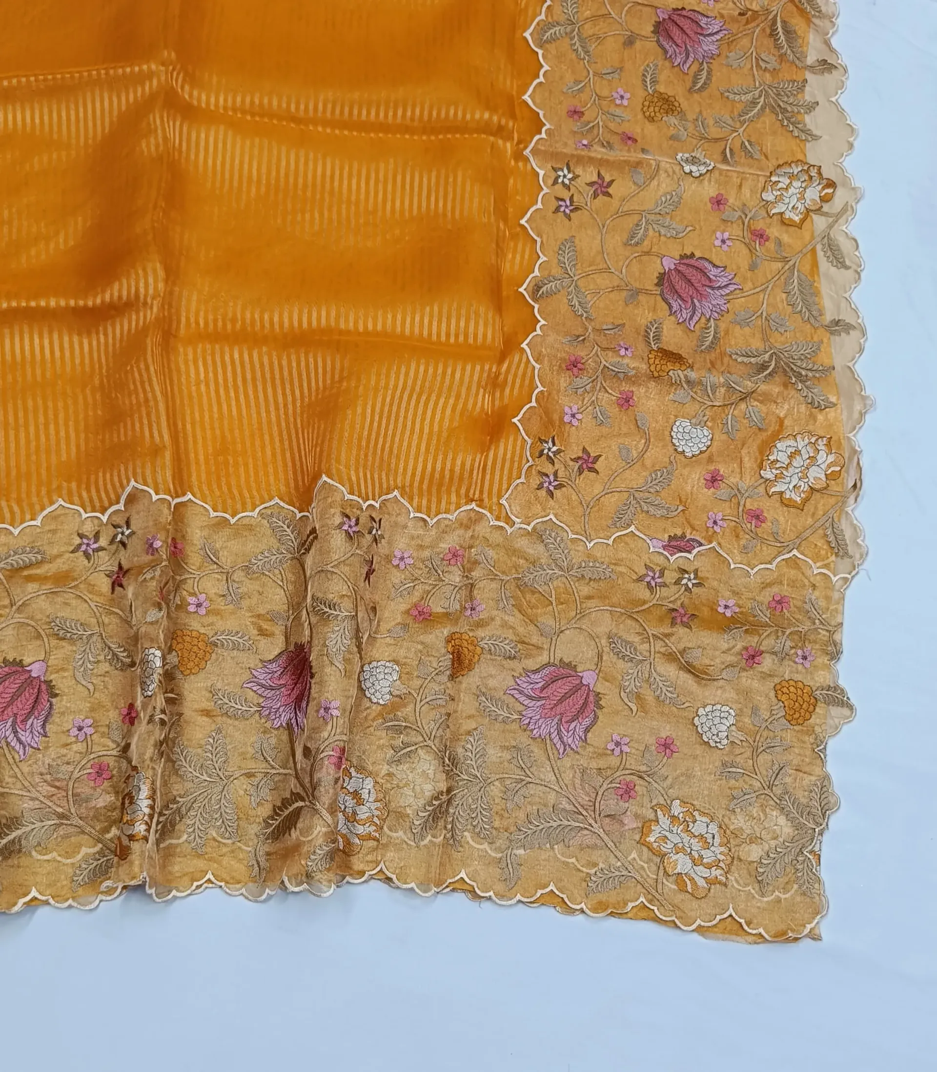 Exquisite Pure Banarasi Kora Tissue Saree - Regal Elegance for Special Occasions - product image