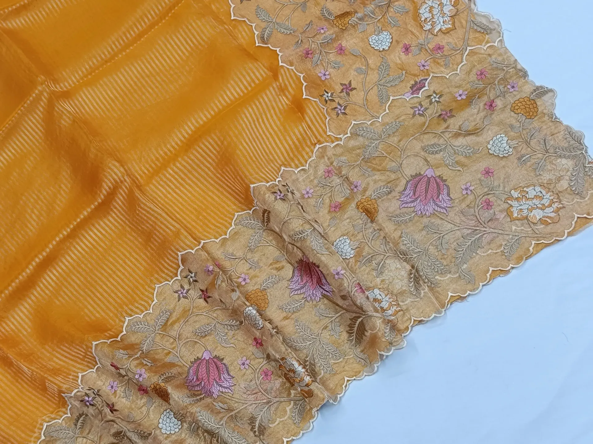 Exquisite Pure Banarasi Kora Tissue Saree - Regal Elegance for Special Occasions - product image