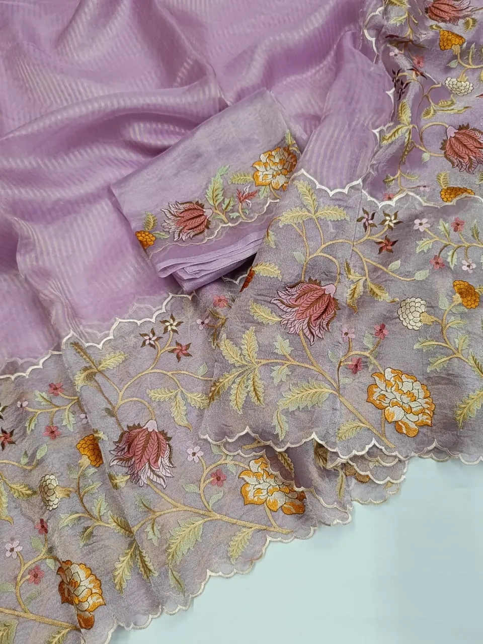 Exquisite Pure Banarasi Kora Tissue Saree with Intricate Zari Work - Image 2
