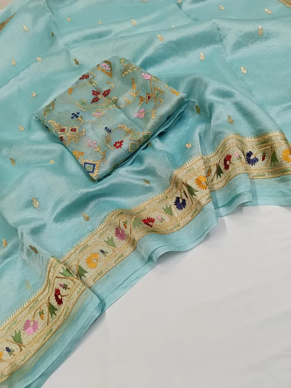 Pure Banarasi Kora Tissue Saree with Golden Zari for Weddings - Image 2