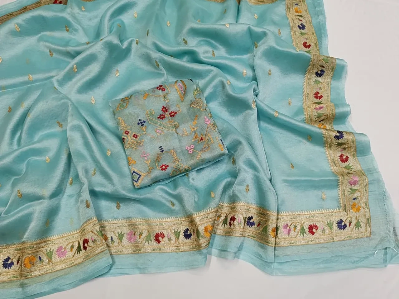 Pure Banarasi Kora Tissue Saree with Golden Zari for Weddings - Image 3