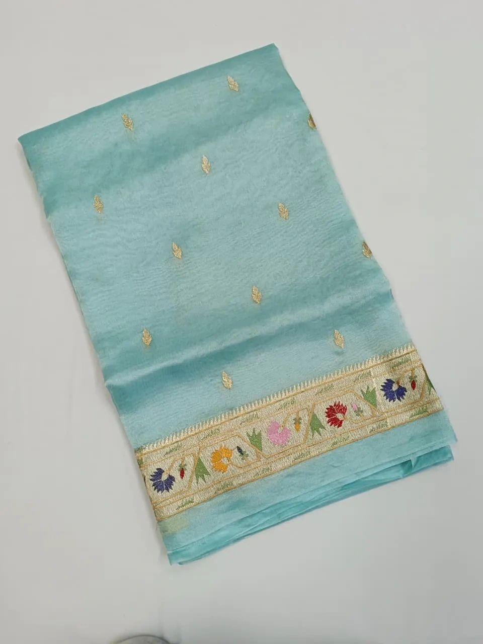 Pure Banarasi Kora Tissue Saree with Golden Zari for Weddings - Image 4