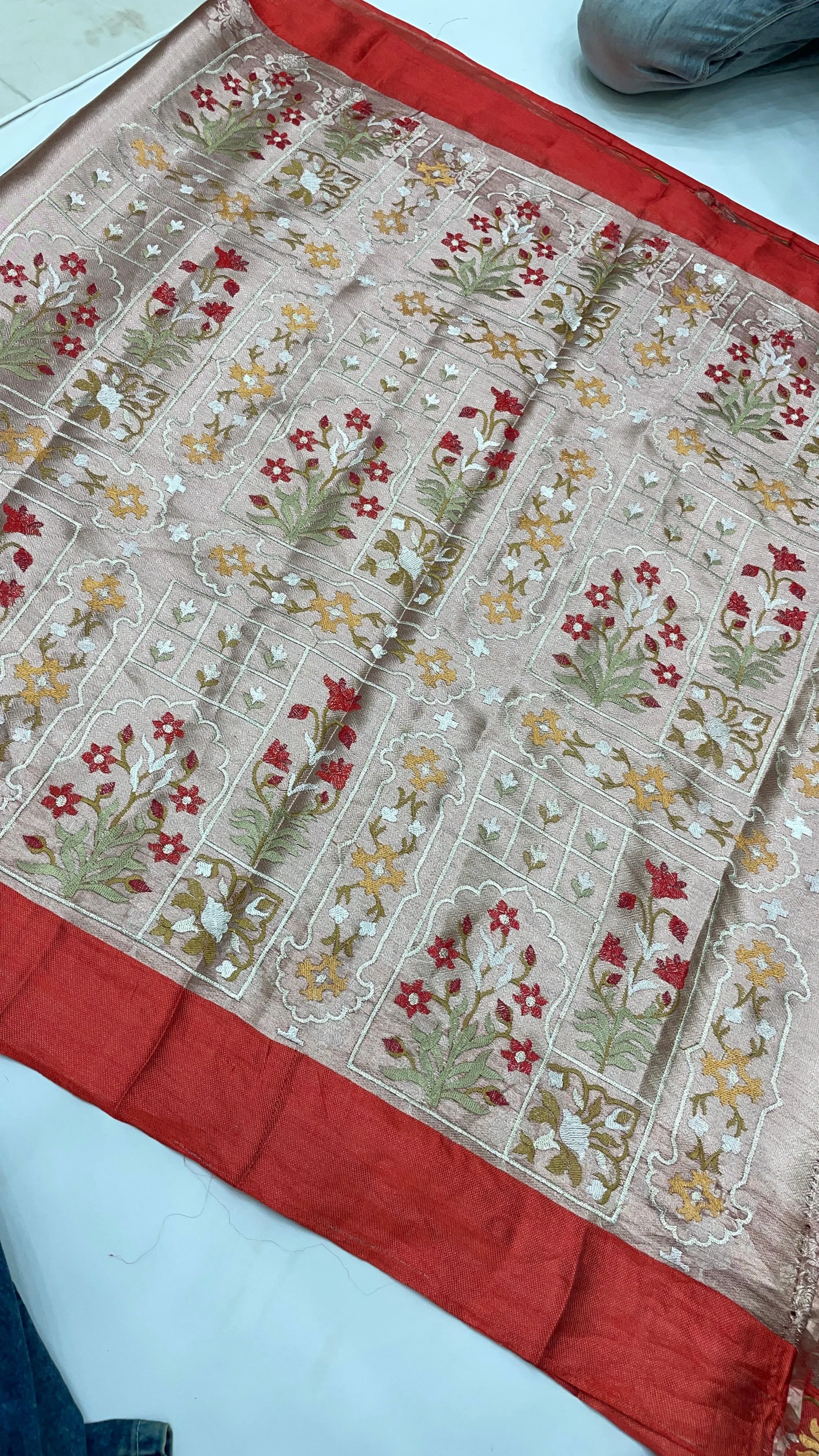 Opulent Banarasi Tissue Wedding Saree – Handwoven Elegance - Image 4