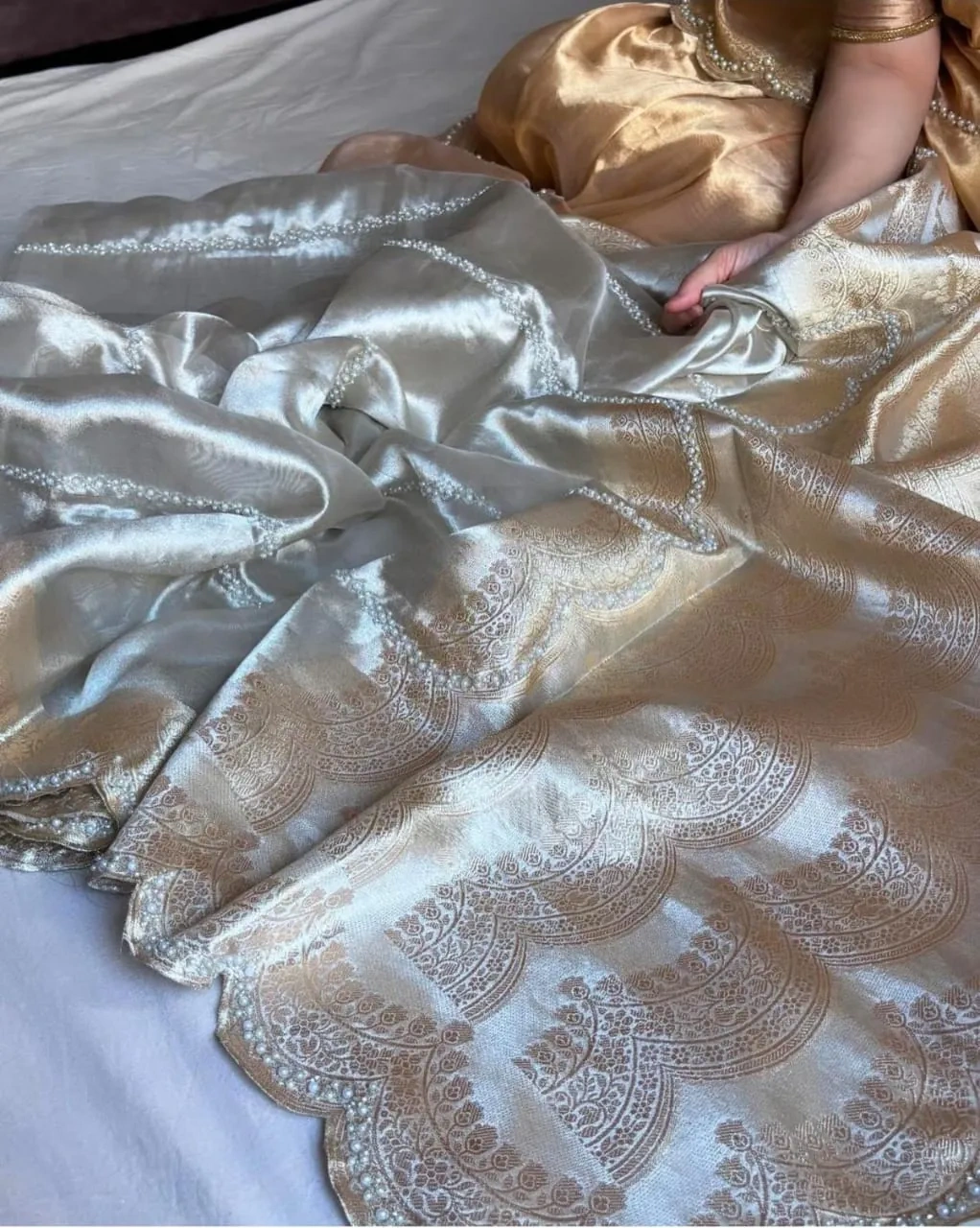 Handwoven Pure Banarasi Kora Tissue Saree with Zari Elegance - Image 2