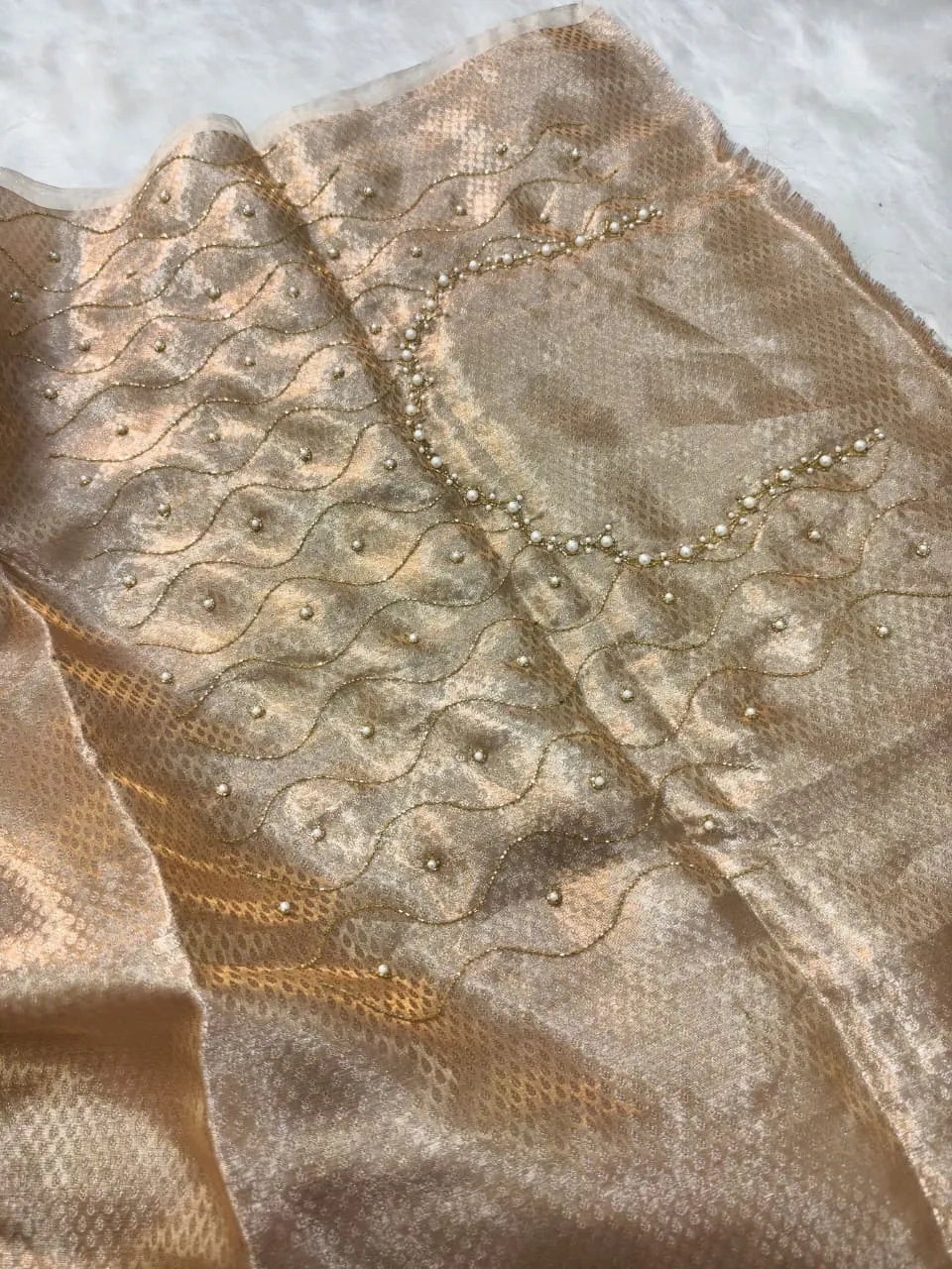 Handwoven Banarasi Kora Tissue Wedding Saree with Zari Motifs - Image 3