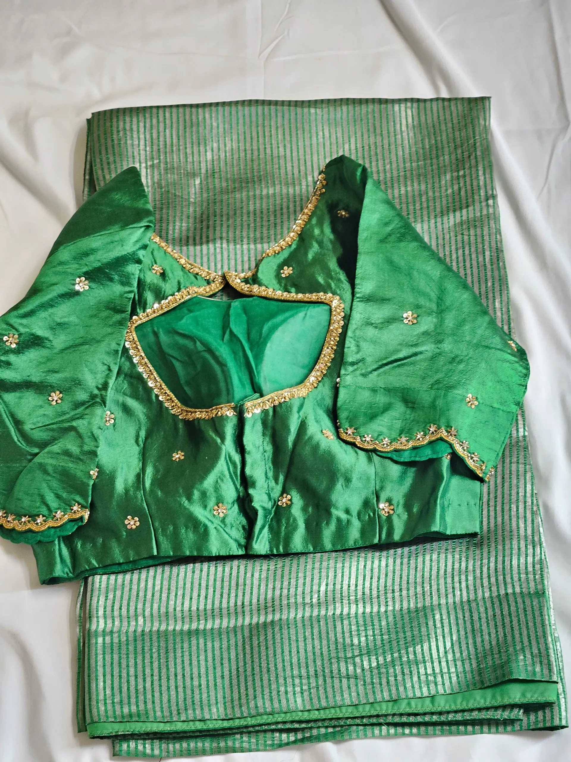 Exquisite Pure Banarasi Tissue Saree with Intricate Zari Work - product image