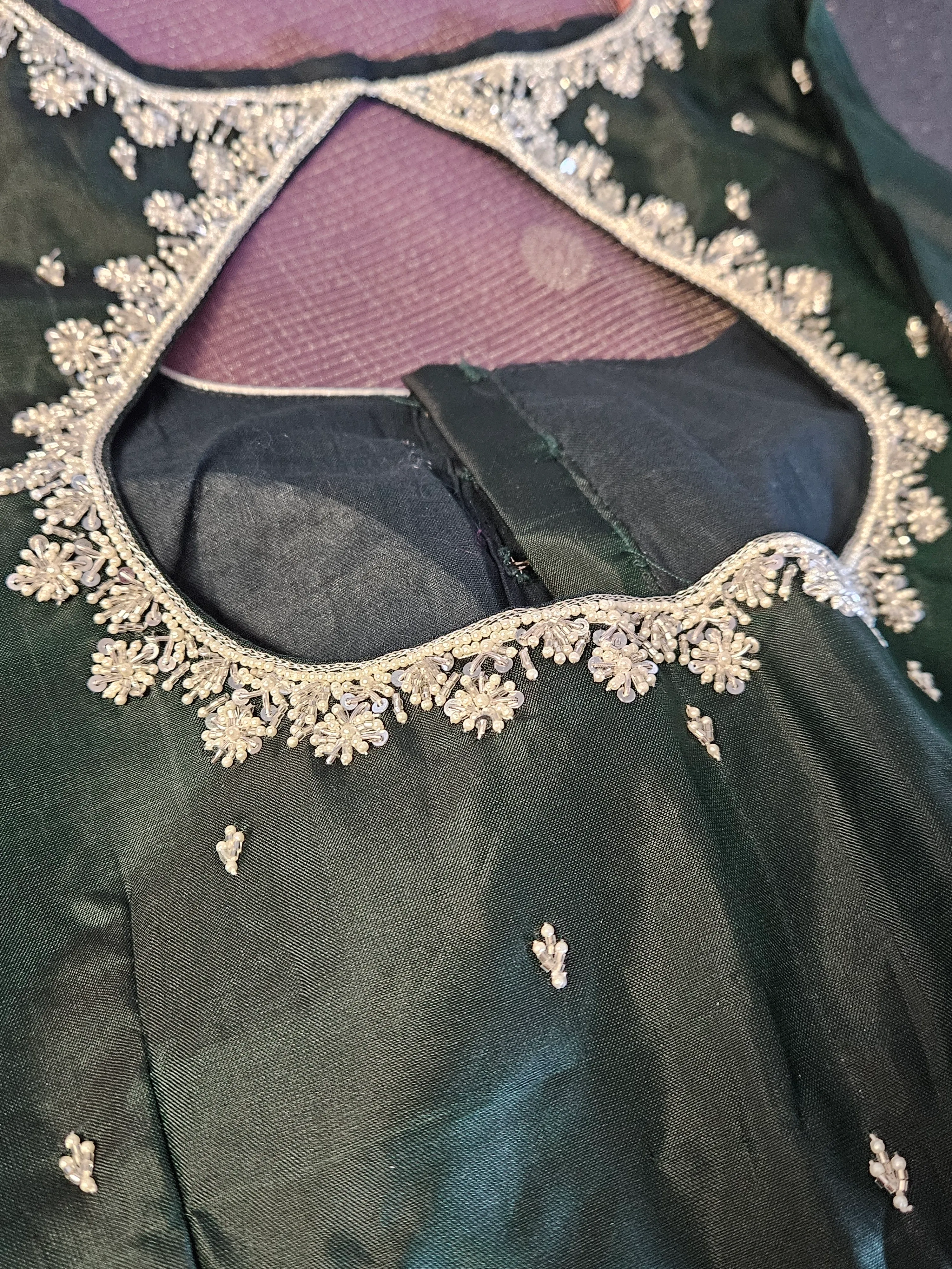 Pure Kanchipuram Silk Wedding Saree with Intricate Zari Motifs - Image 4