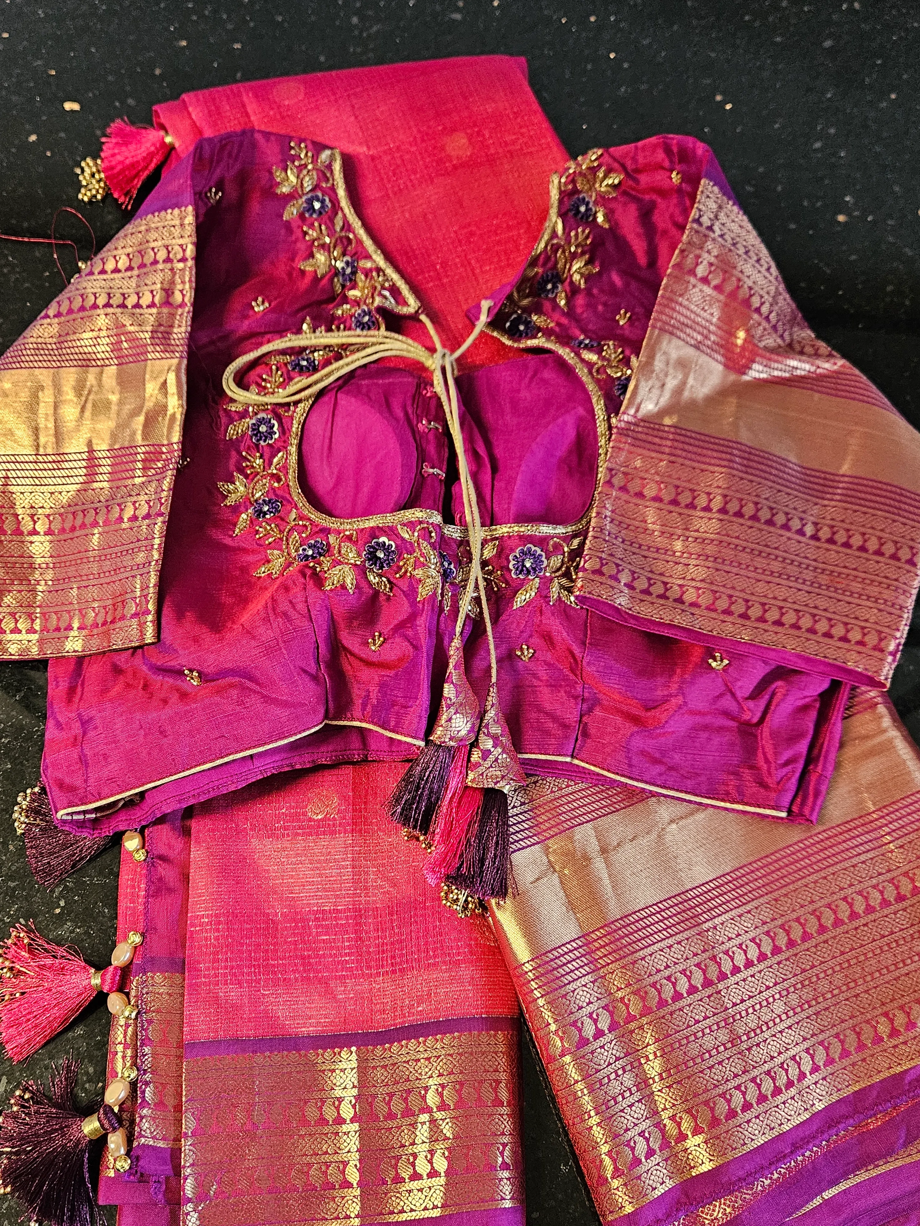 Exquisite Handwoven Kanchipuram Silk Saree with Intricate Zari Work - Image 2