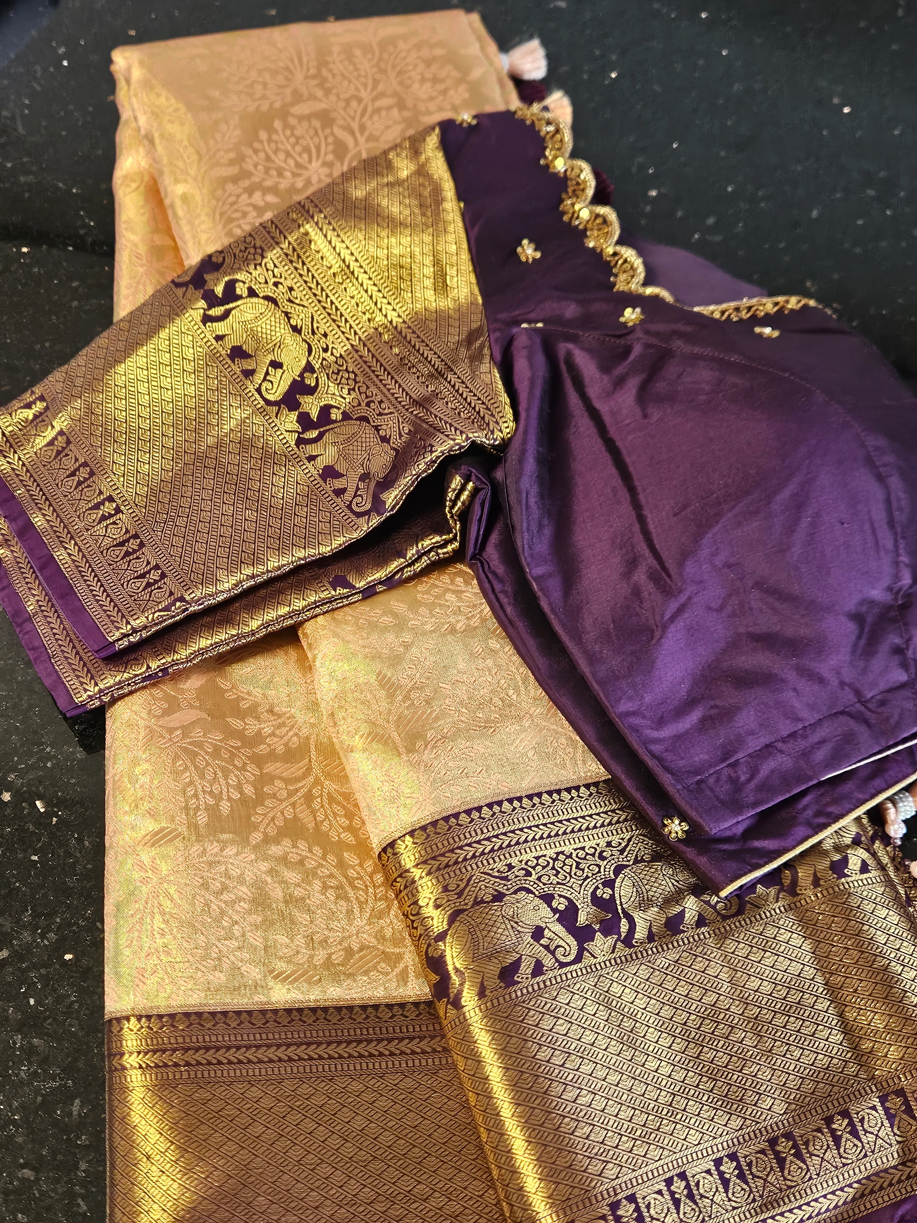 Handwoven Kanchipuram Silk Saree with Gold Zari for Weddings - Image 2