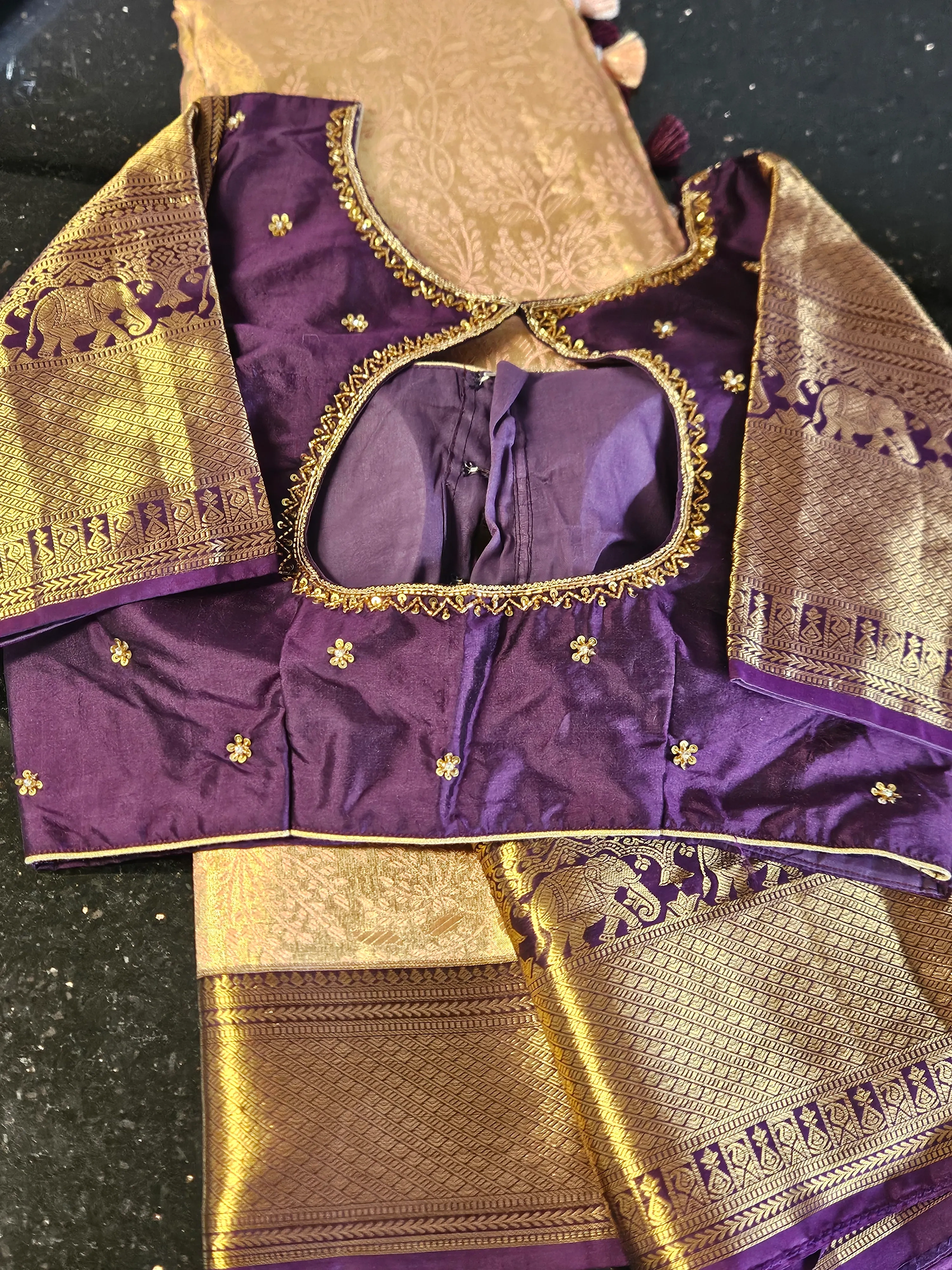 Handwoven Kanchipuram Silk Saree with Gold Zari for Weddings - Image 3