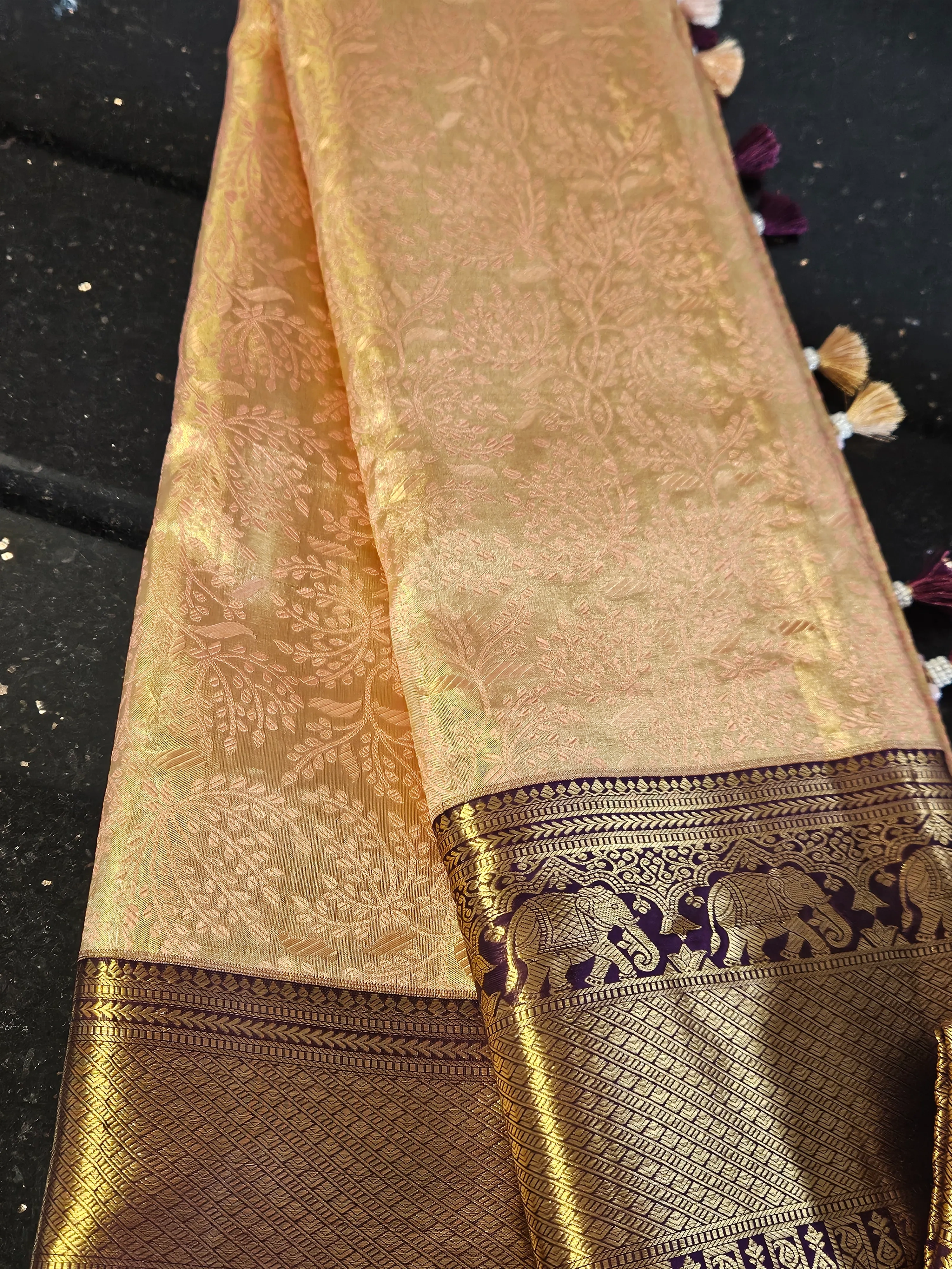 Handwoven Kanchipuram Silk Saree with Gold Zari for Weddings - Image 4