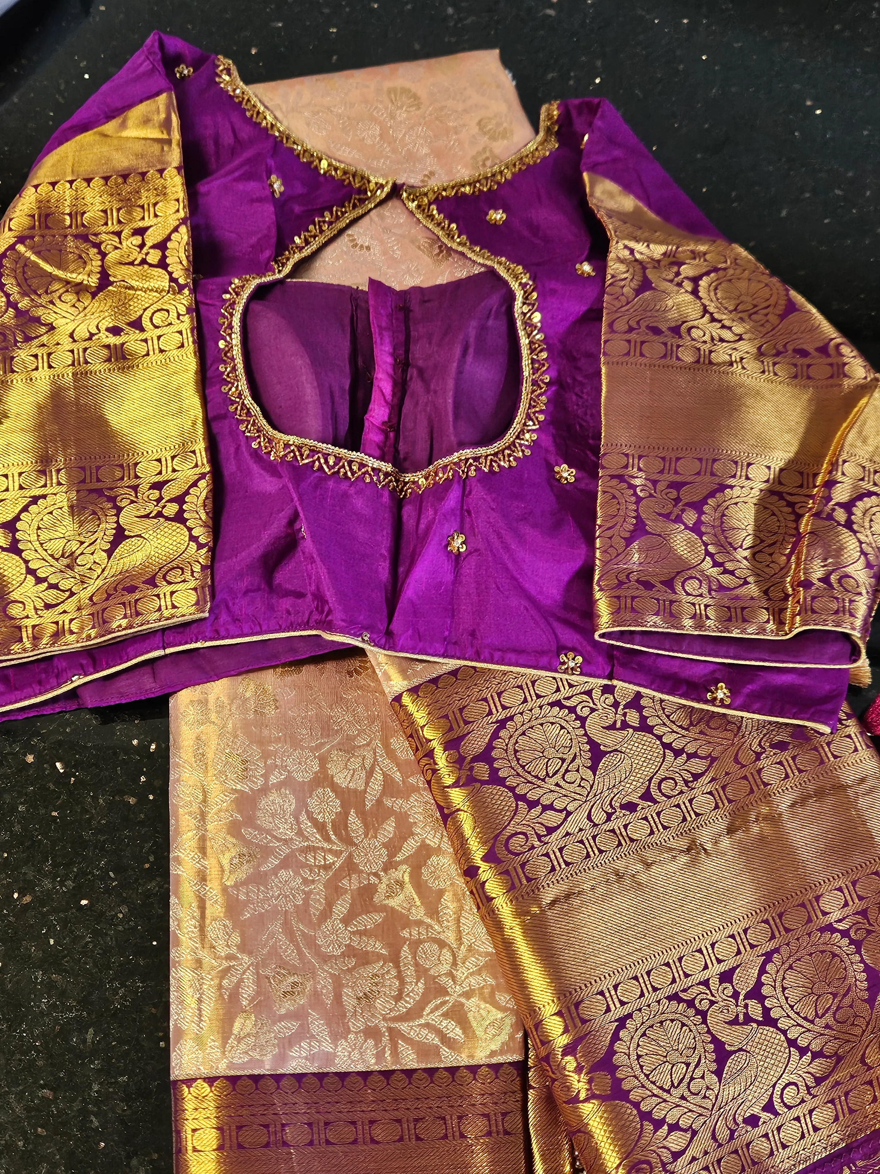 Handwoven Pure Kanchipuram Silk Saree with Intricate Zari for Weddings - Image 3