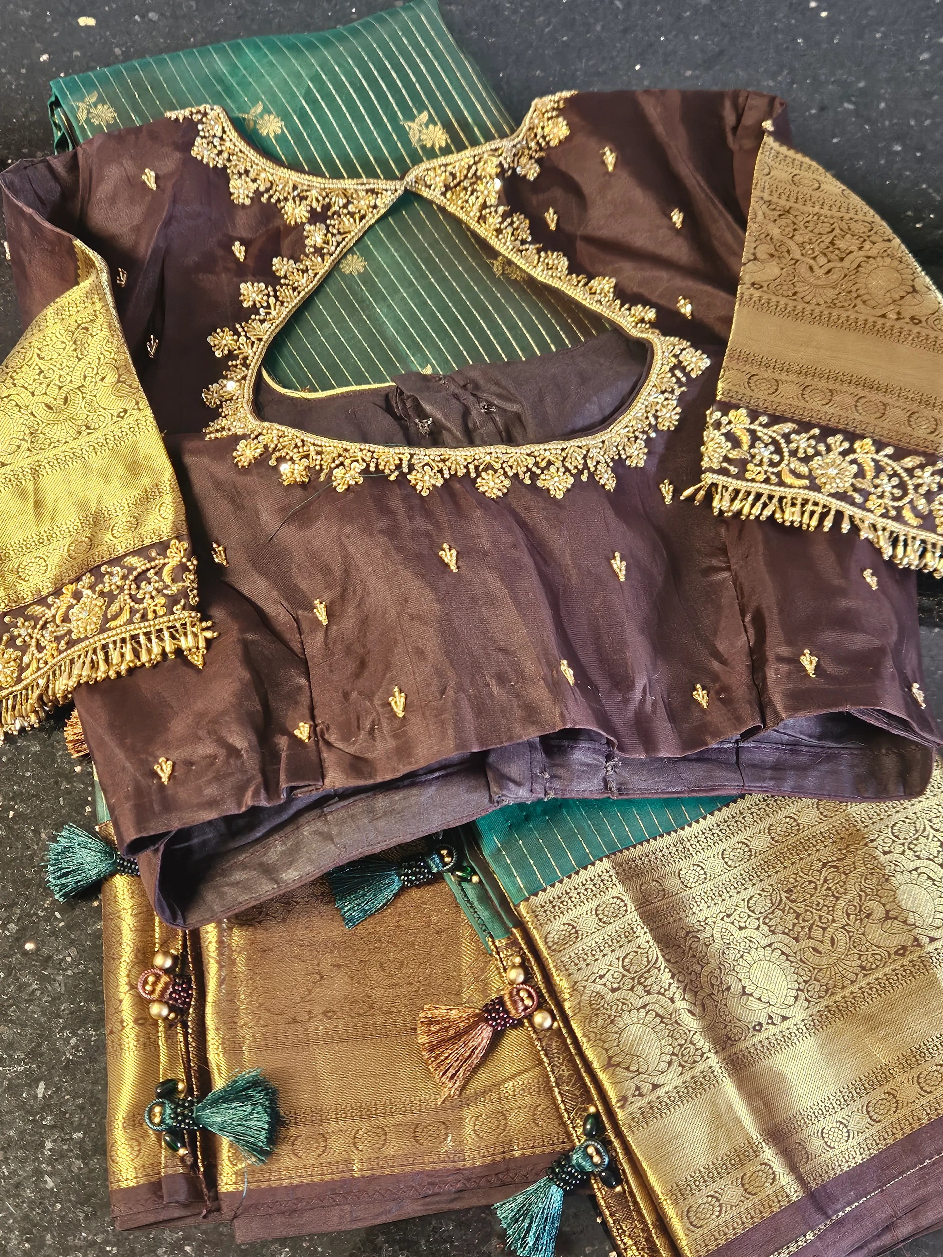 Luxurious Pure Kanchipuram Silk Saree with Intricate Zari for Weddings - Image 3