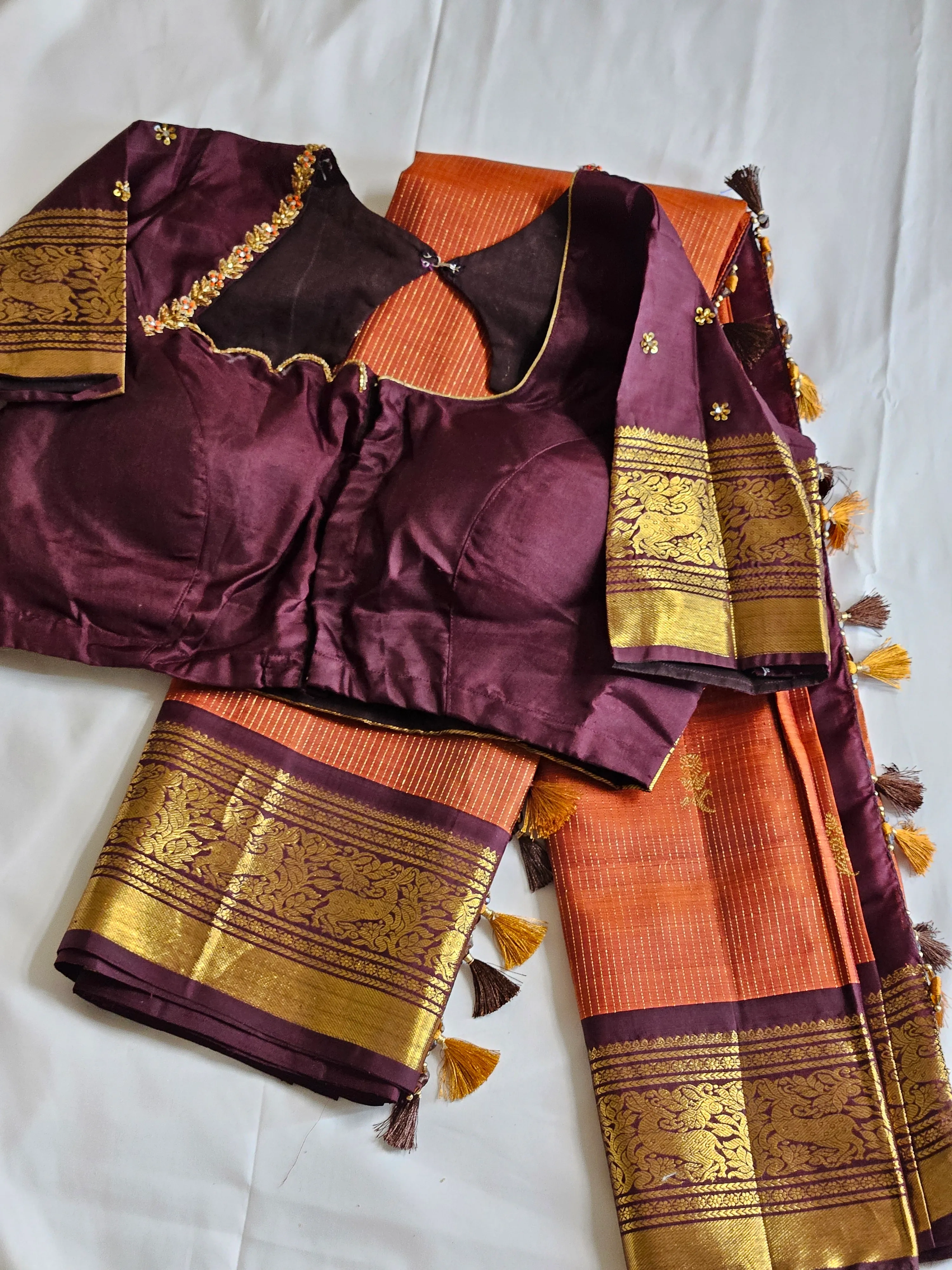 Handwoven Kanchipuram Silk Saree with Zari Work - Image 2