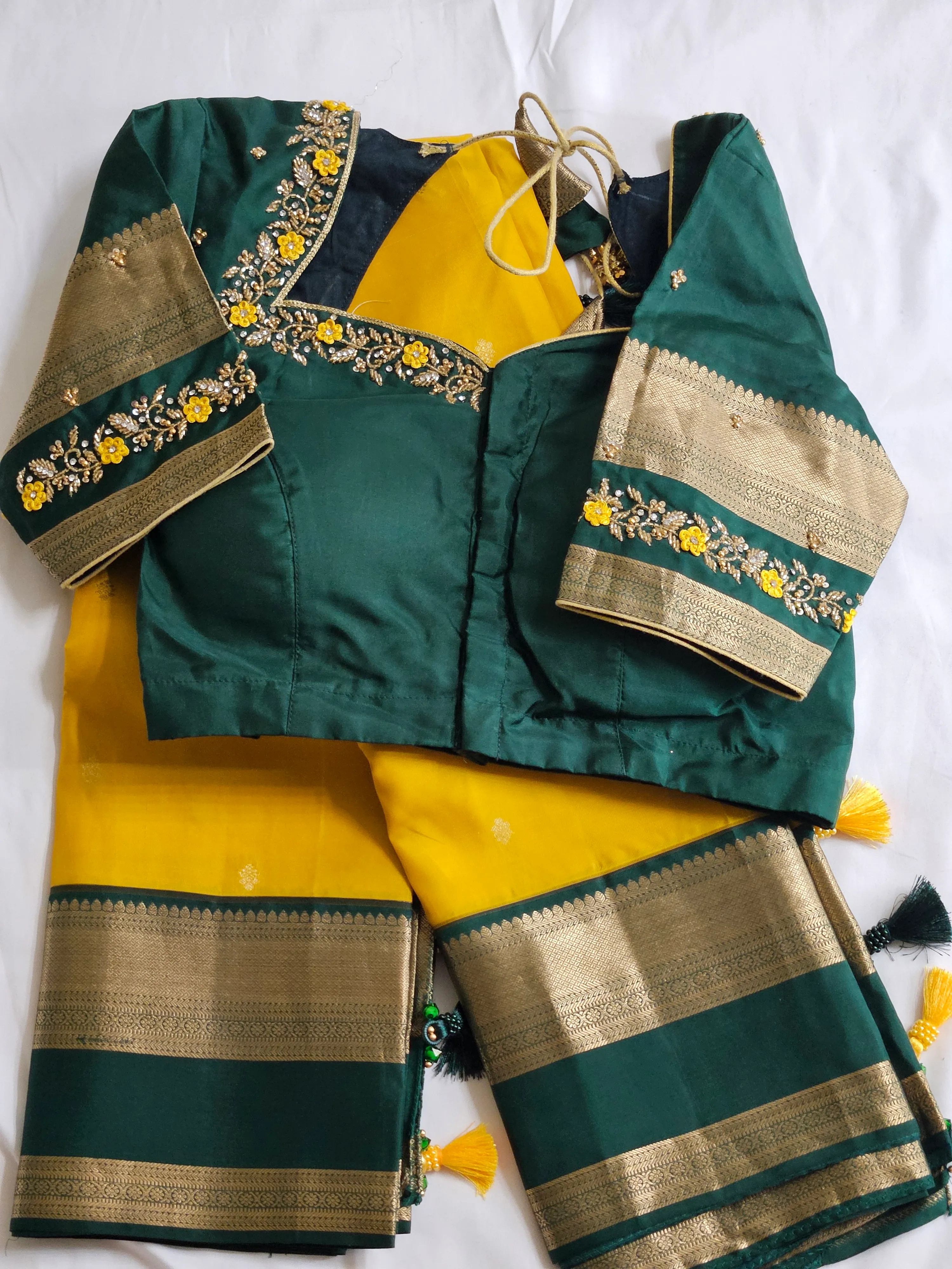 Handwoven Kanchipuram Silk Saree with Zari Elegance - Image 2
