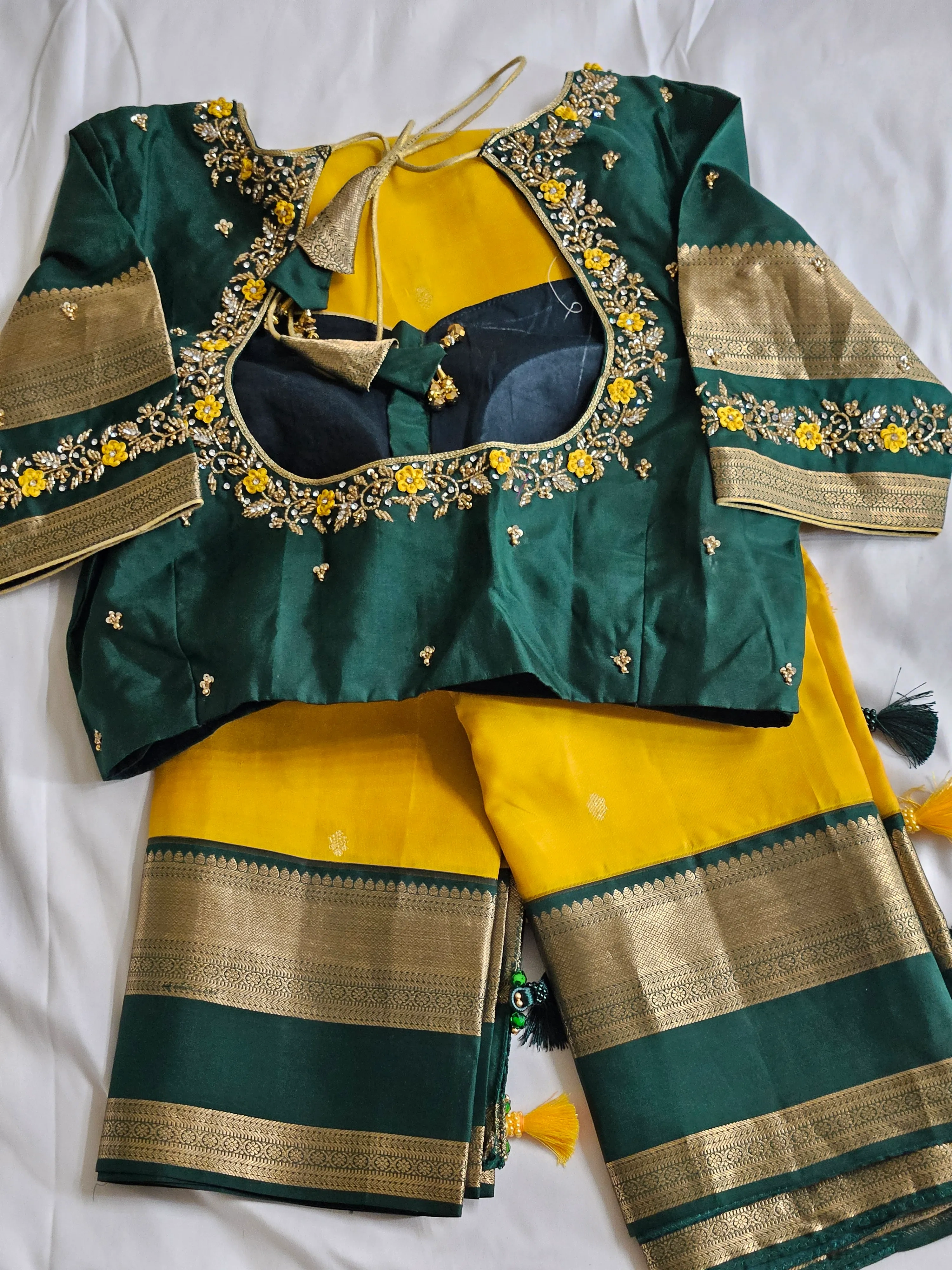 Handwoven Kanchipuram Silk Saree with Zari Elegance - Image 3