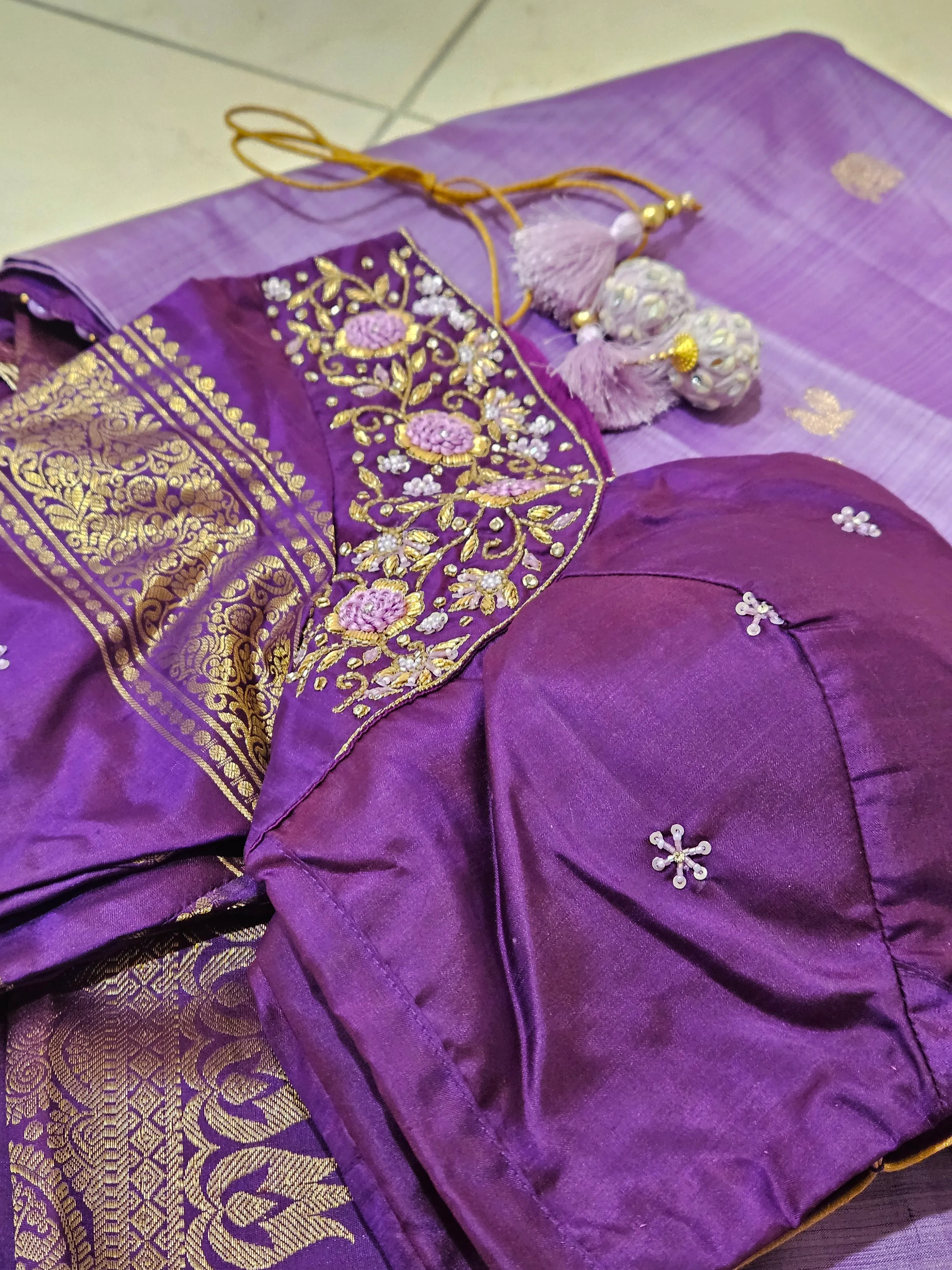 Exquisite Kanchipuram Silk Saree with Zari for Weddings & Festivals - Image 2