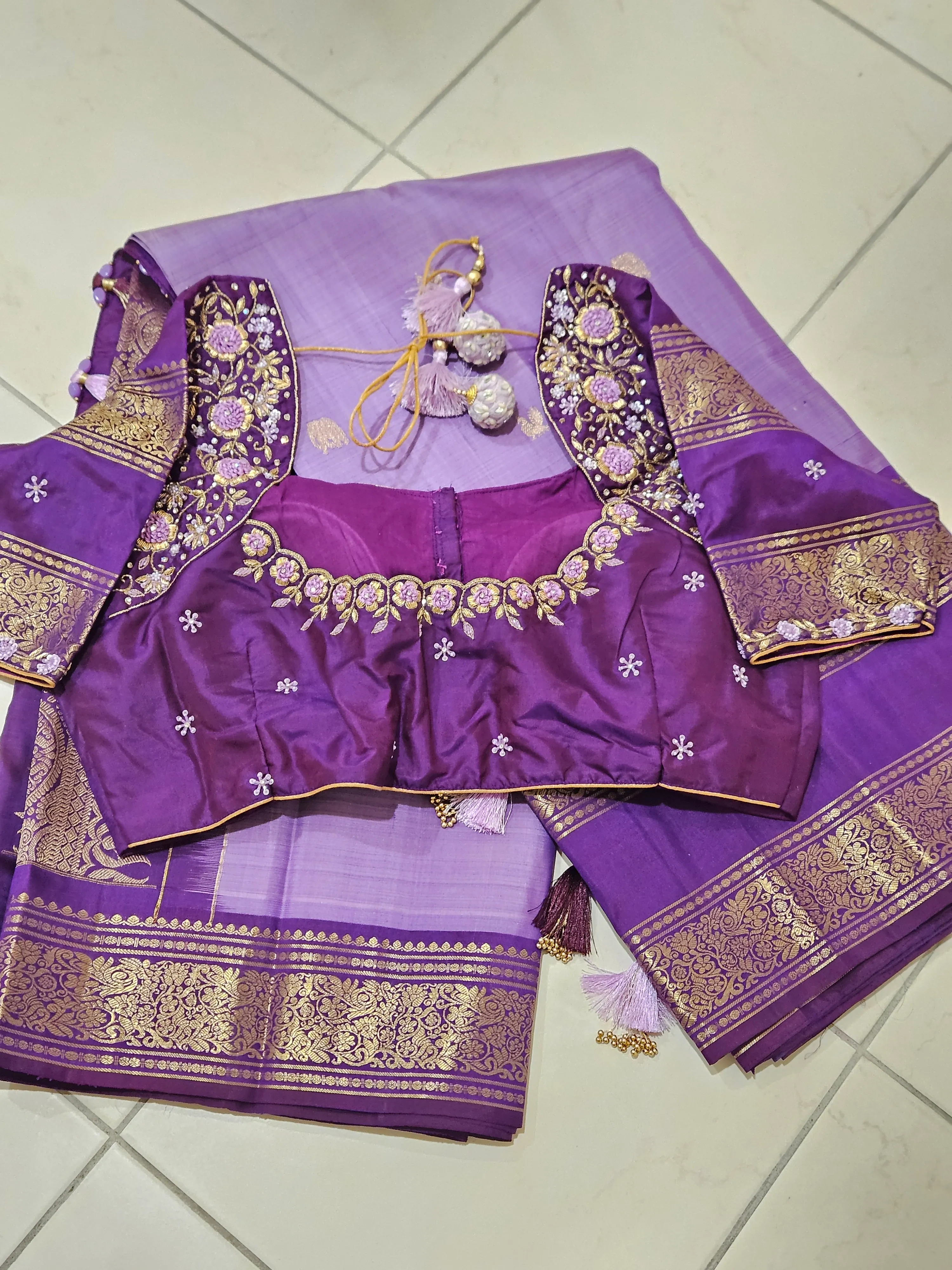 Exquisite Kanchipuram Silk Saree with Zari for Weddings & Festivals - Image 3