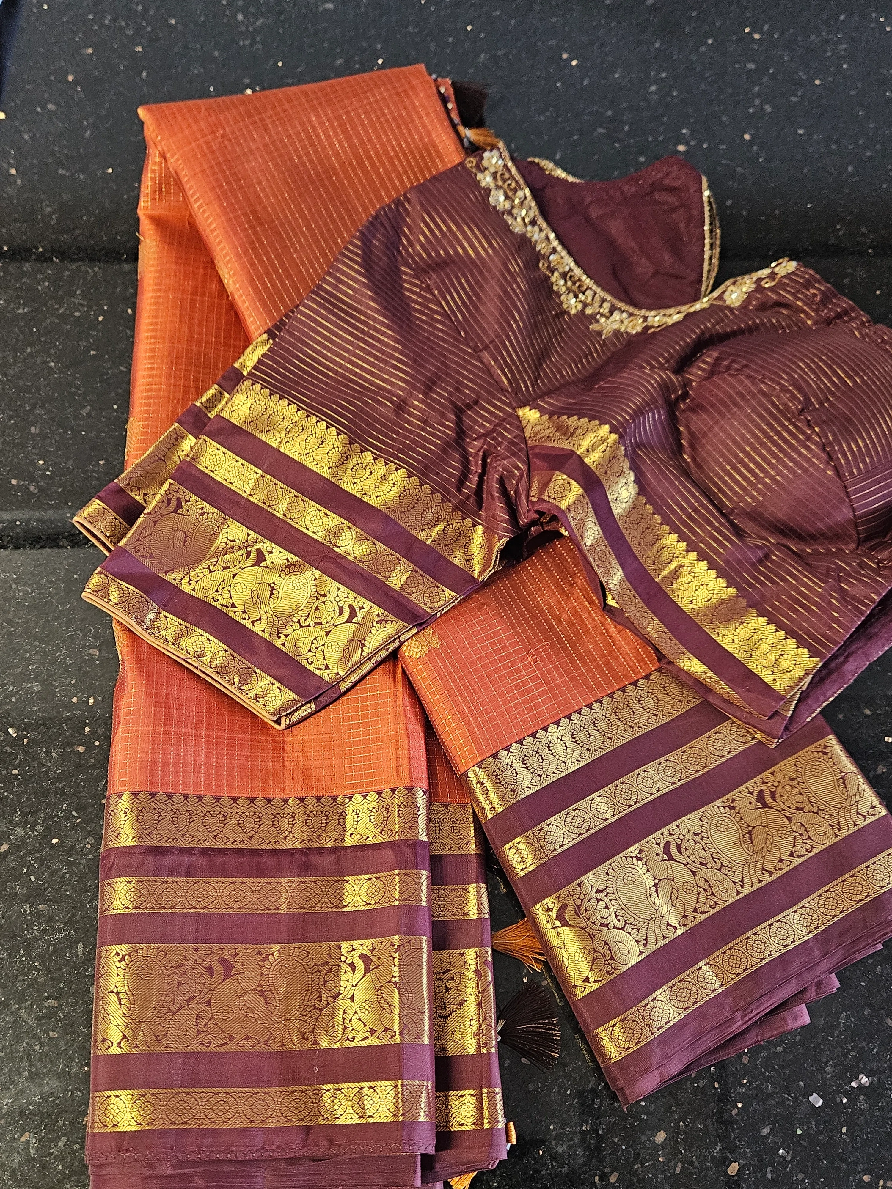 Pure Handwoven Kanchipuram Silk Wedding Saree with Gold Zari Accents - Image 2