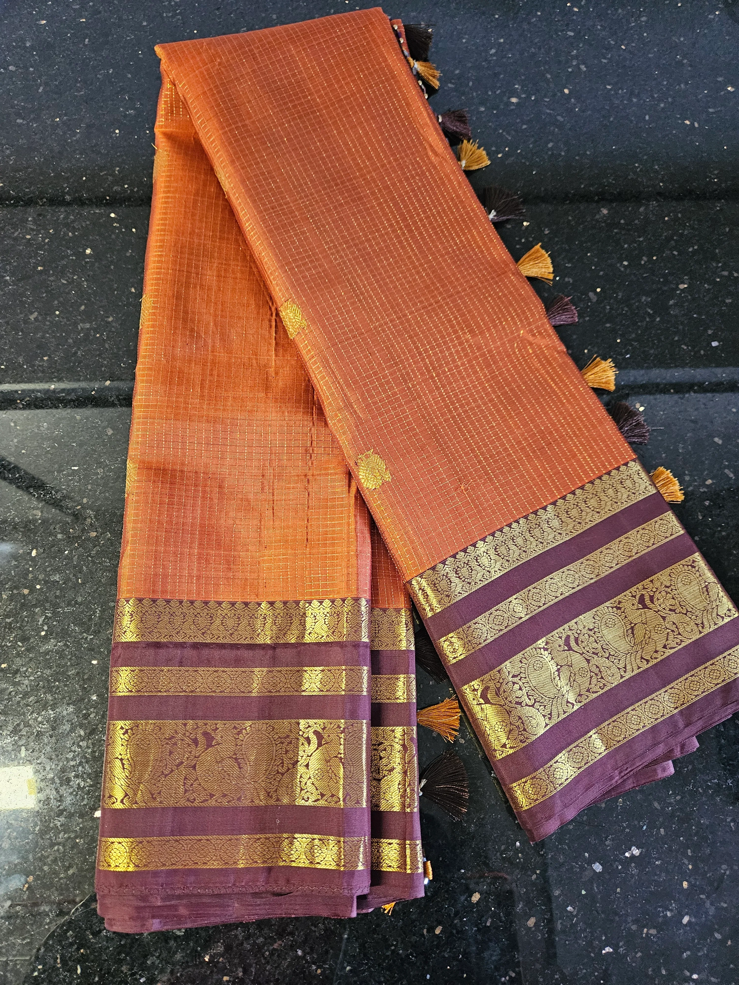 Pure Handwoven Kanchipuram Silk Wedding Saree with Gold Zari Accents - Image 4