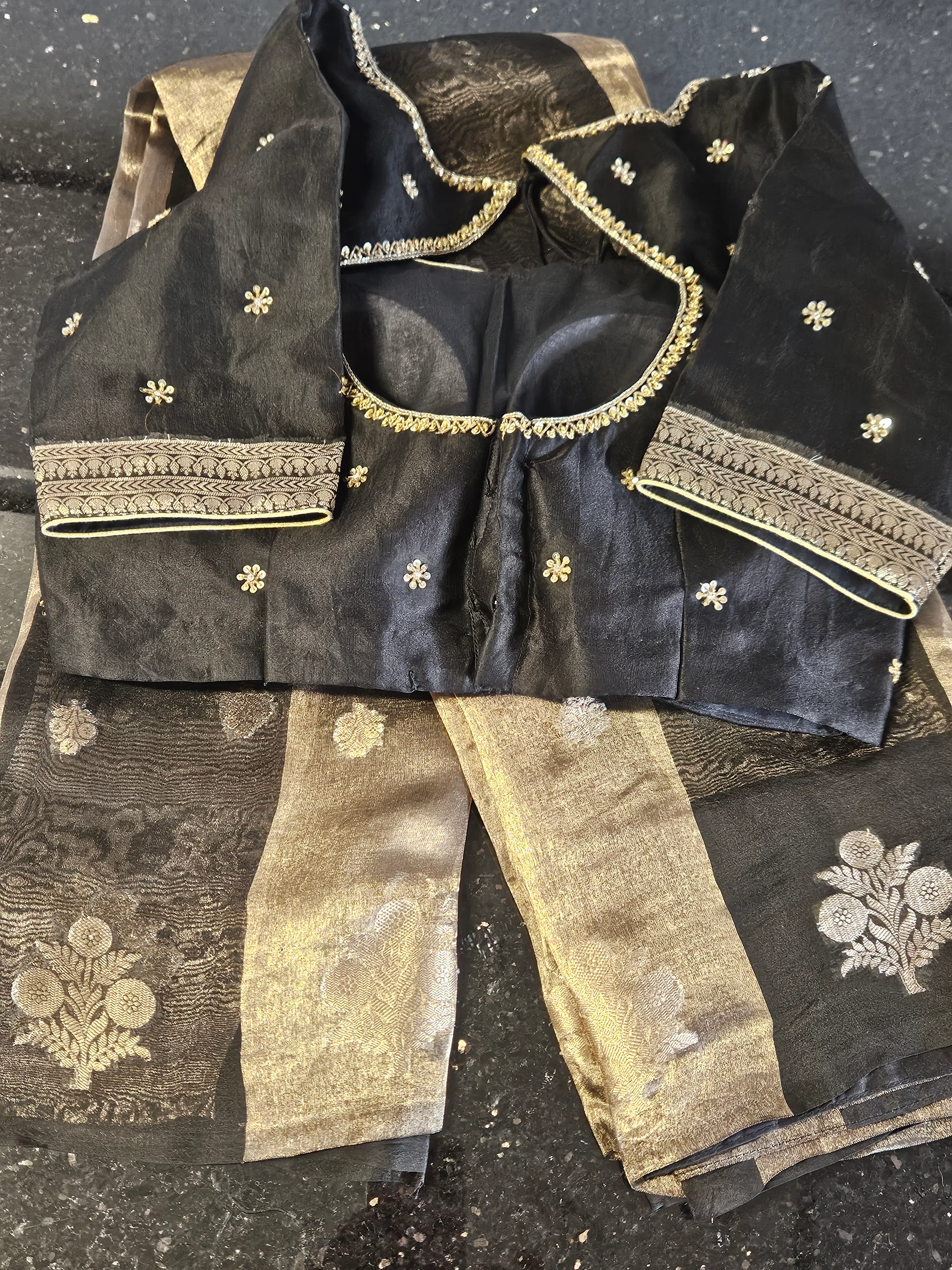 Pure Banarasi Kora Tissue Saree with Gold and Silver Zari Detailing - Image 3