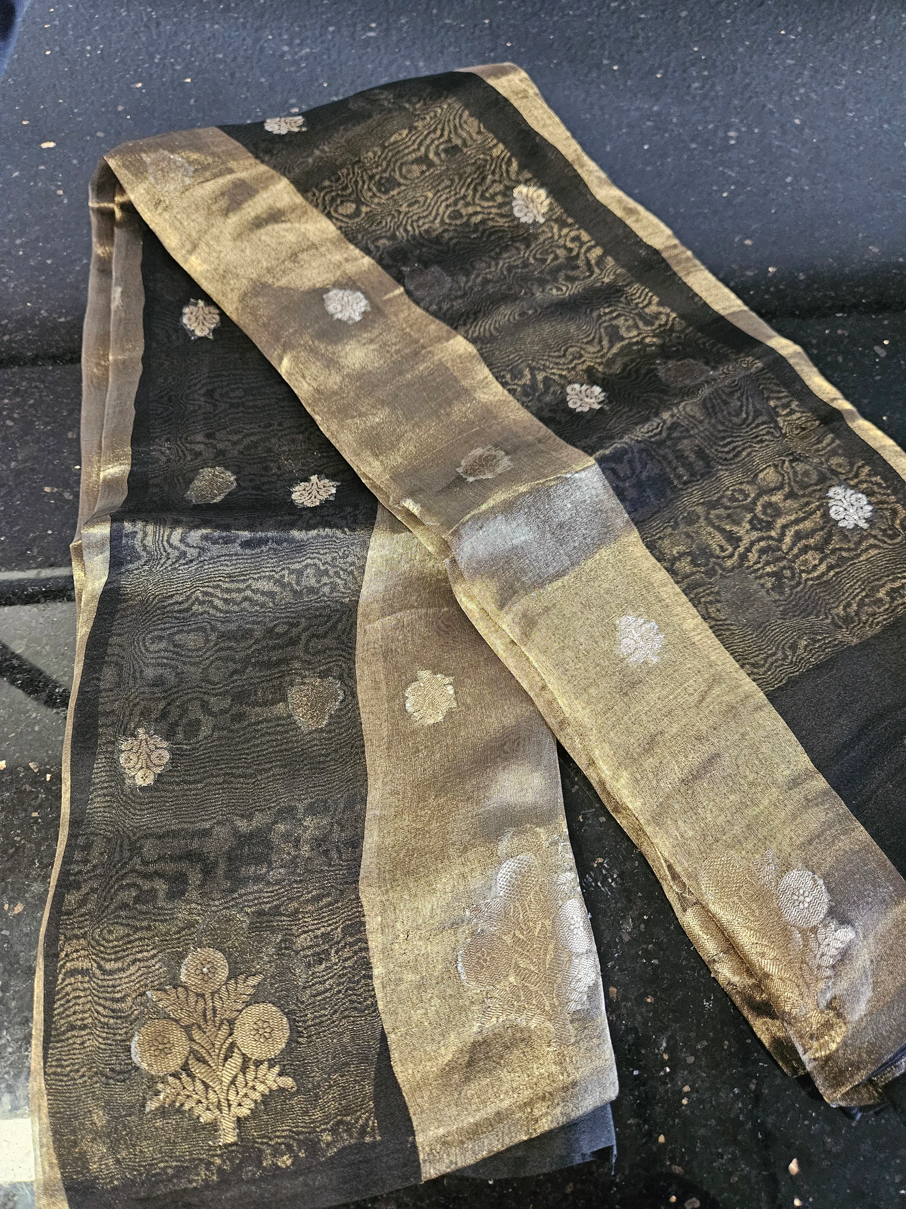 Pure Banarasi Kora Tissue Saree with Gold and Silver Zari Detailing - Image 4