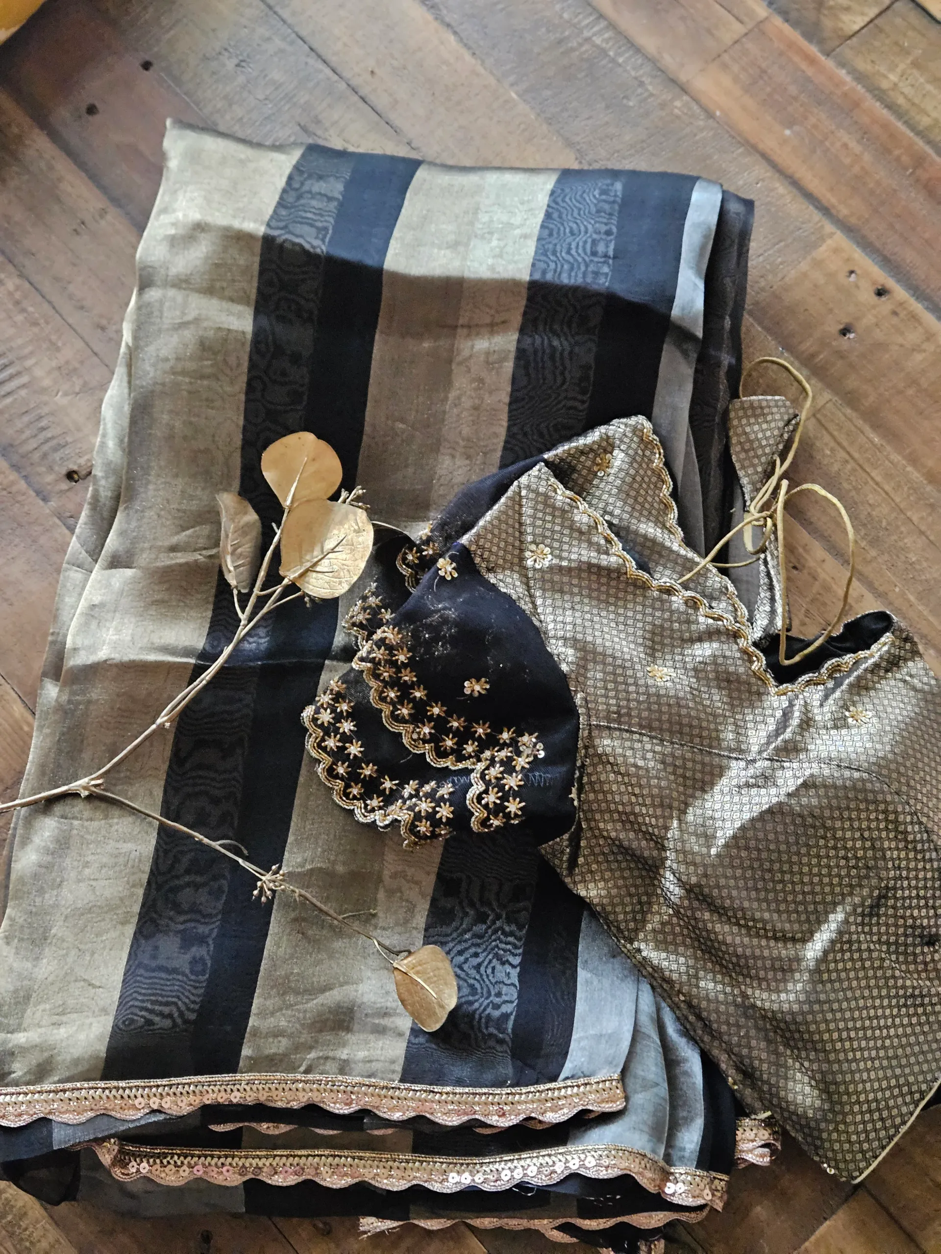 Exquisite Pure Banarasi Kora Tissue Saree – Timeless Elegance for Special Occasions - product image