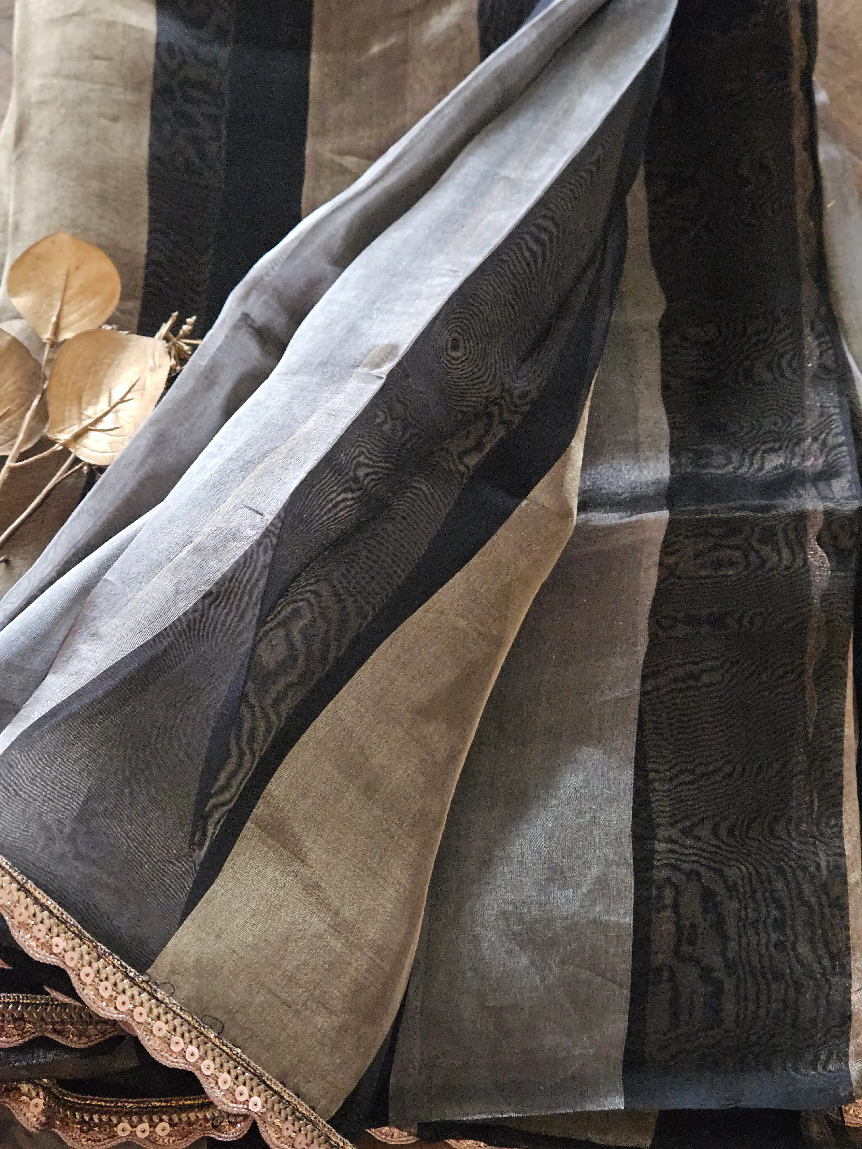 Luxurious Pure Banarasi Kora Tissue Saree with Handwoven Zari Work - Image 3