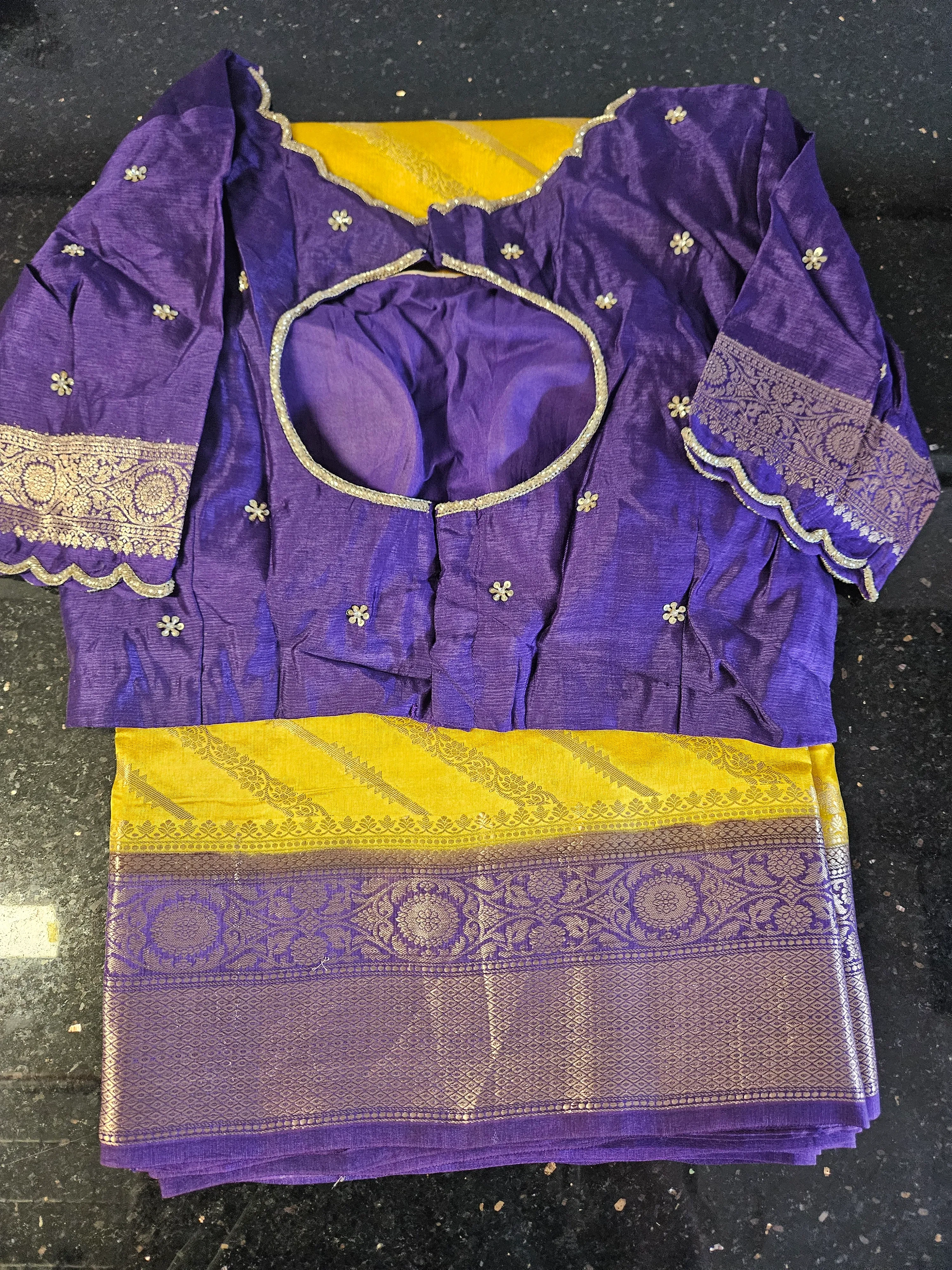 Handwoven Raw Mango Silk Saree - Timeless Elegance - Image 3