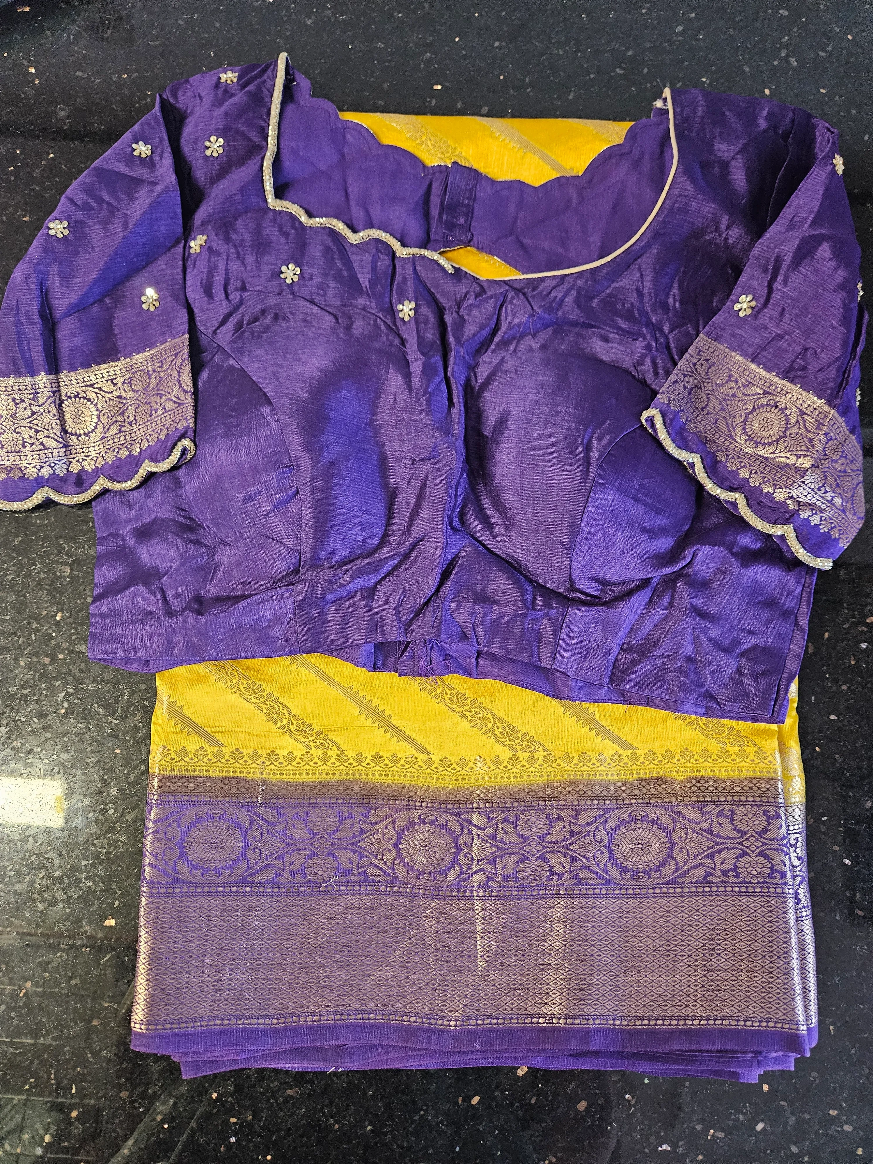 Handwoven Raw Mango Silk Saree - Timeless Elegance - Image 4